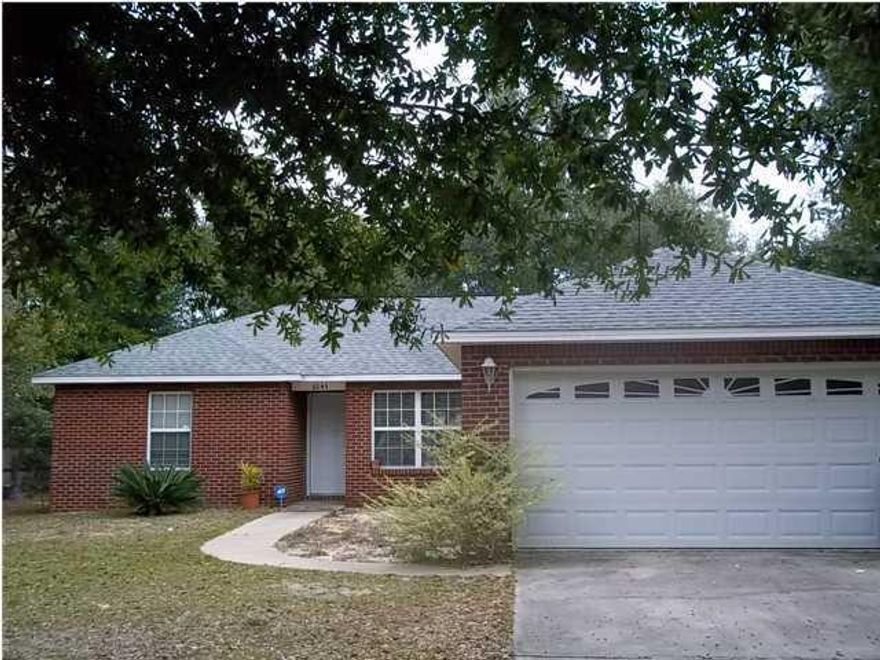 PERFECT STARTER HOME! This 3bd / 2ba brick home offers a split floor plan with laminate floors in great room area, tile in kitchen and wet areas. Breakfast bar and eat in kitchen are perfect in this quaint home. Master suite features a garden tub. Nice fenced yard