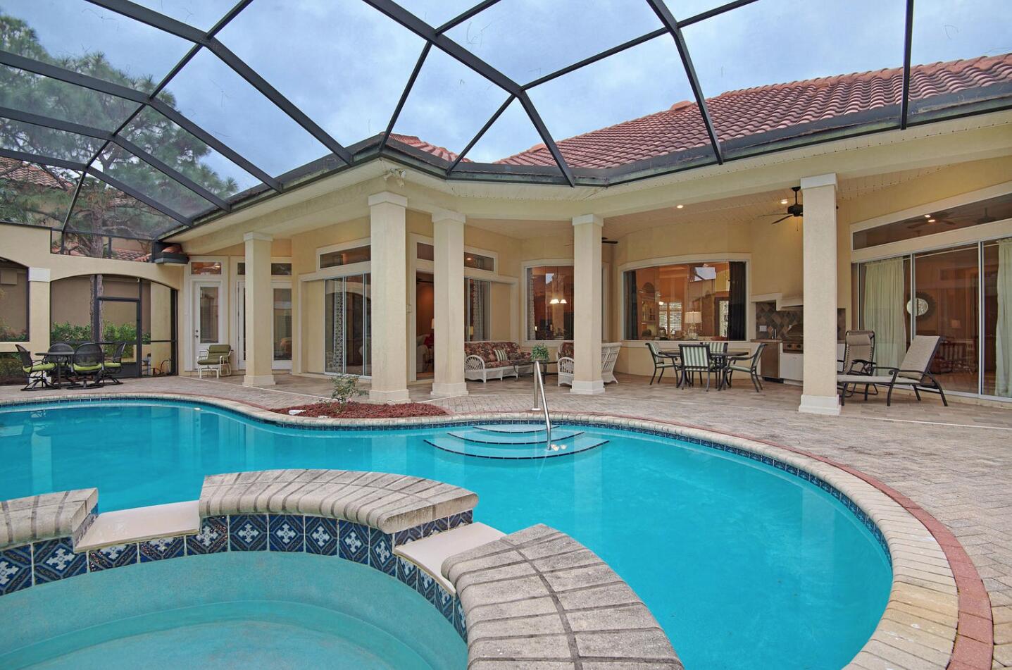 BURNT PINE - Residential