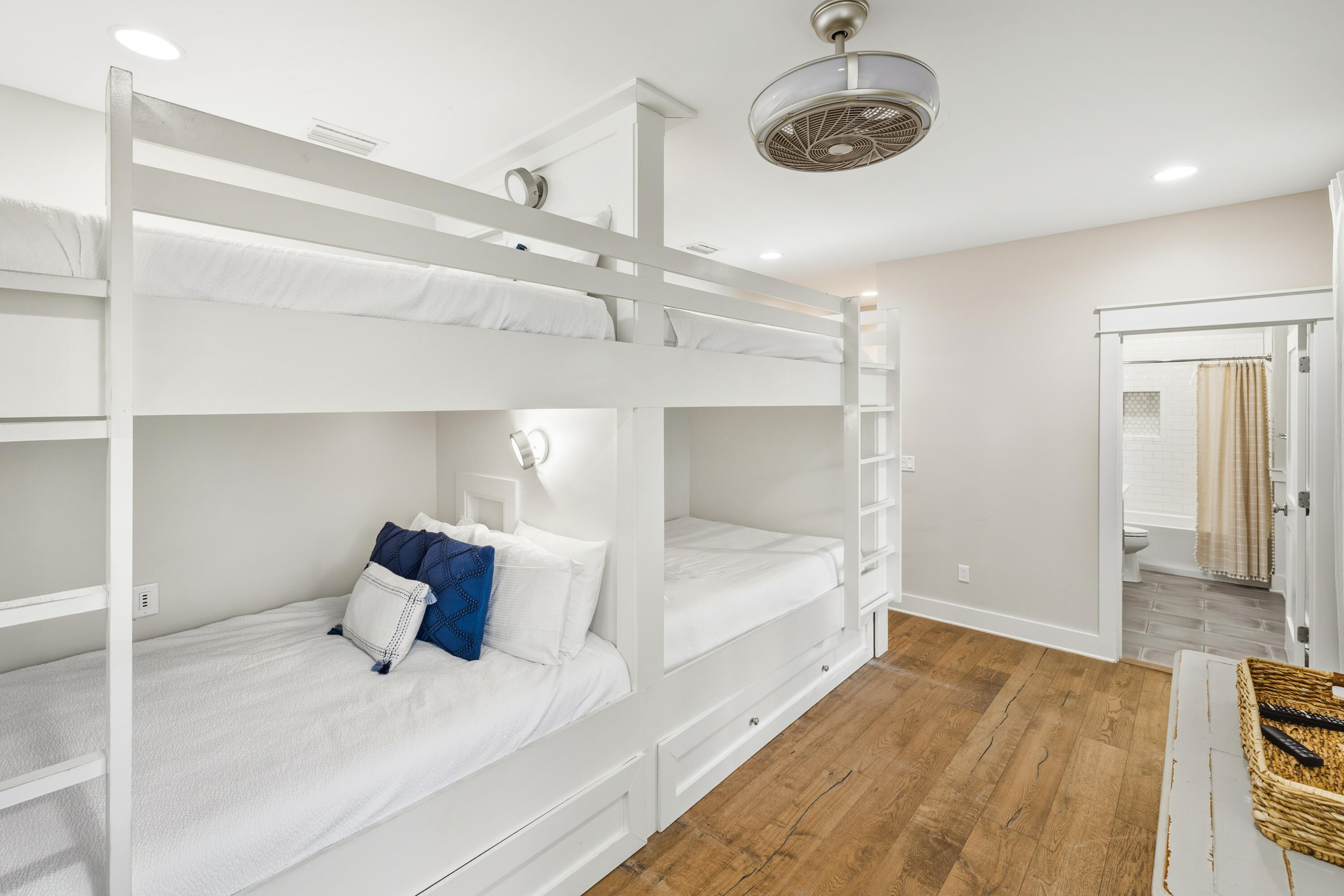 MAGNOLIA COTTAGES - Residential