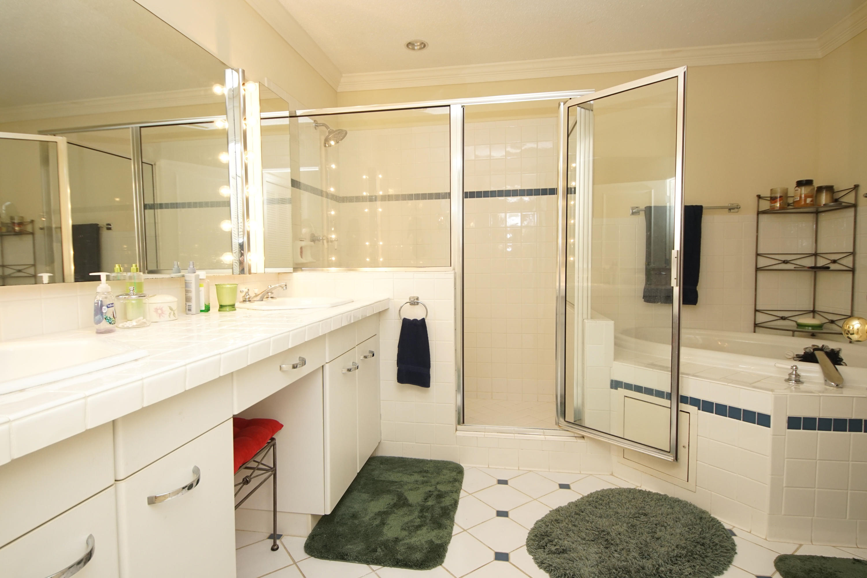 SUNSET BEACH - Residential Lease