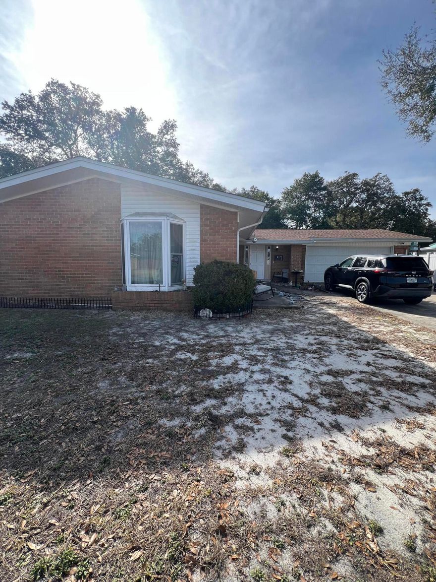 Centrally located in the center of Fort Walton Beach. Easy access to all three military bases, the beach, Destin, etc.