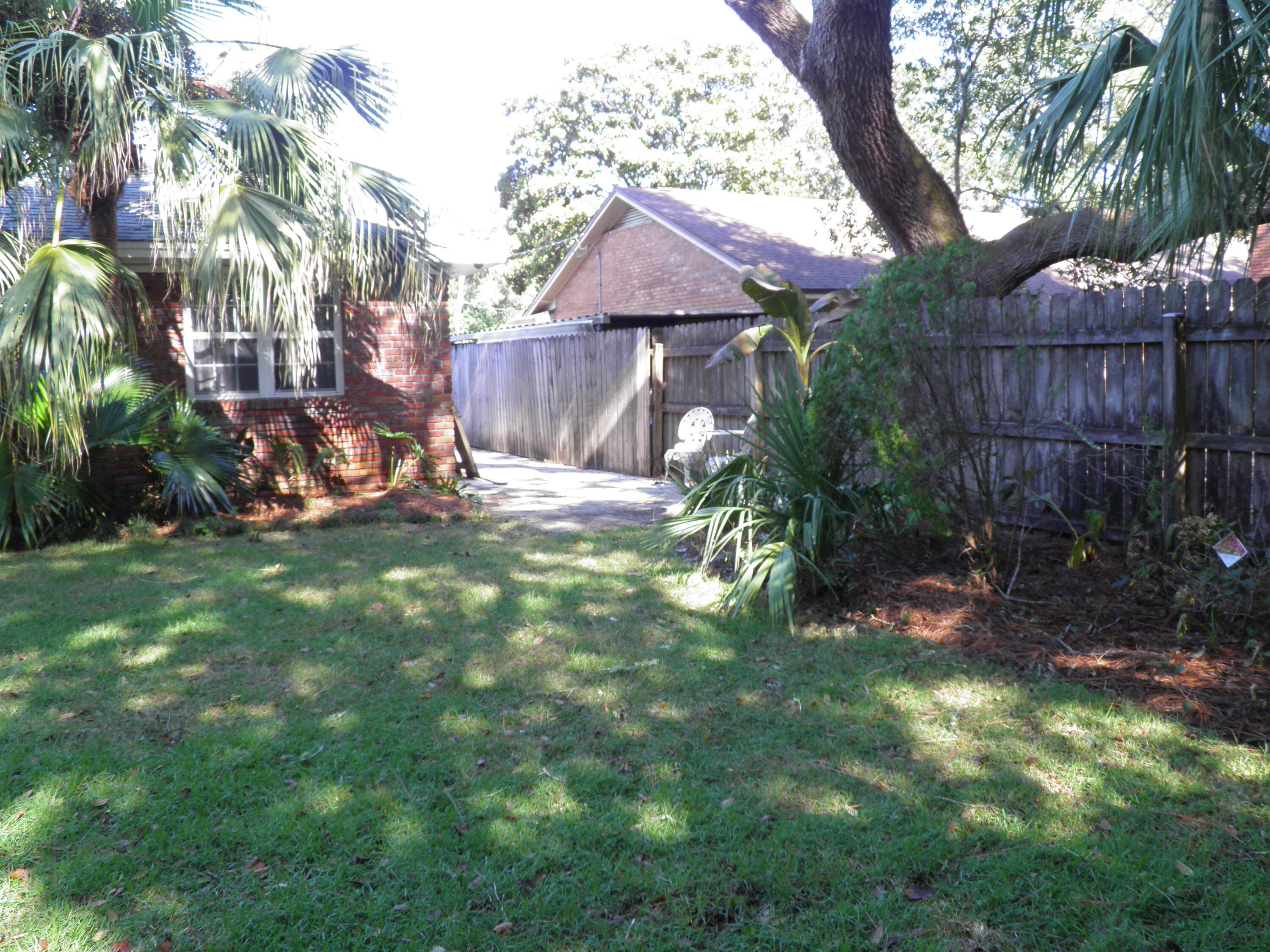 YACHT CLUB ESTATES - Residential Lease