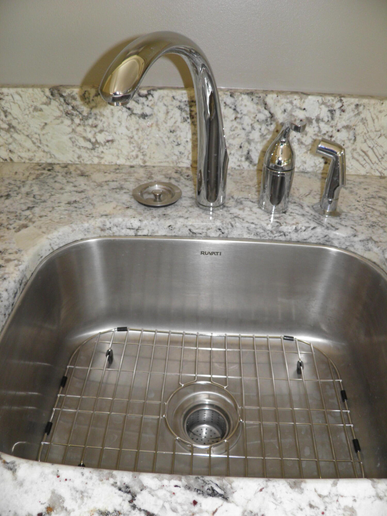 YACHT CLUB ESTATES - Residential Lease