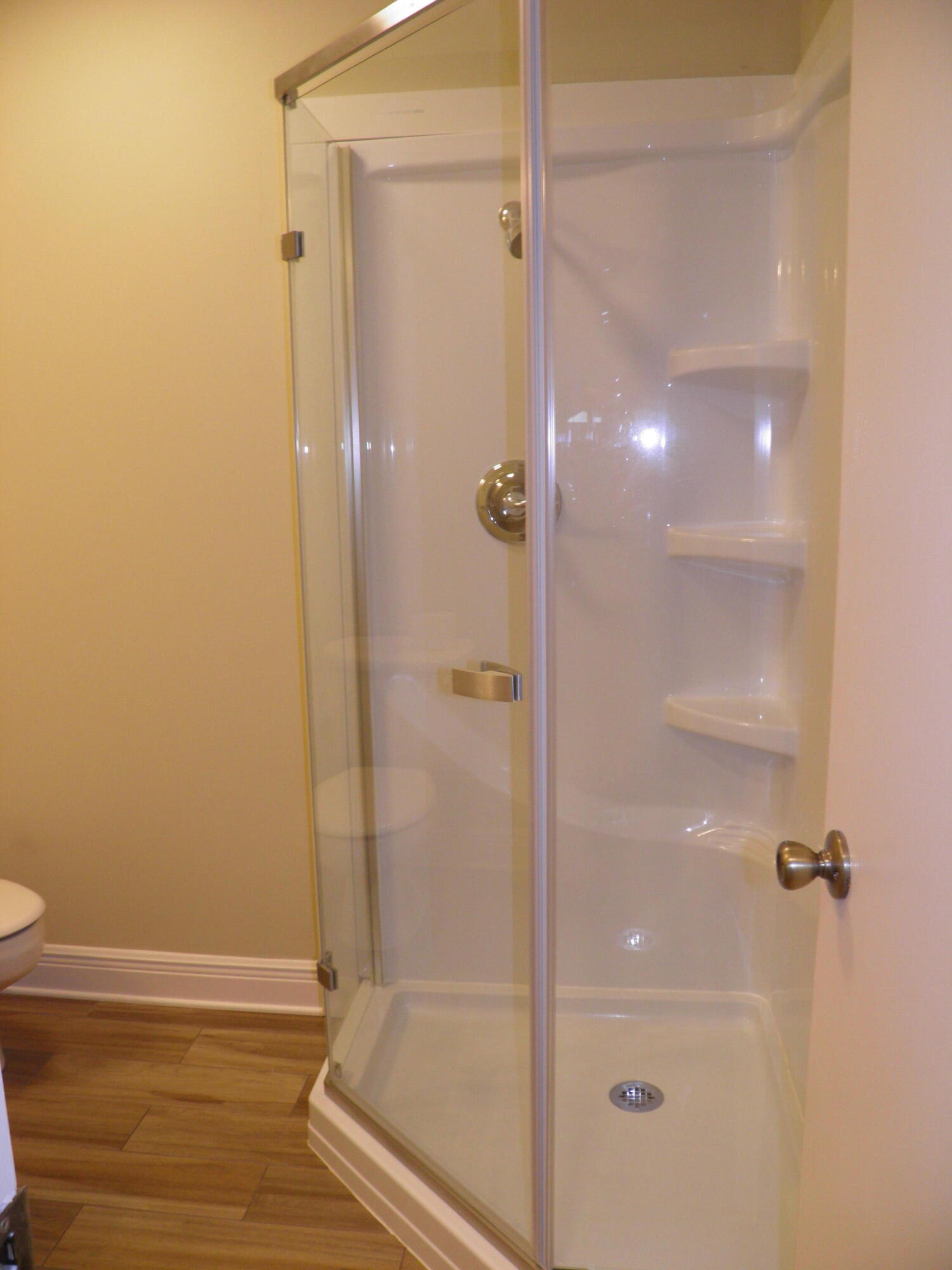 YACHT CLUB ESTATES - Residential Lease