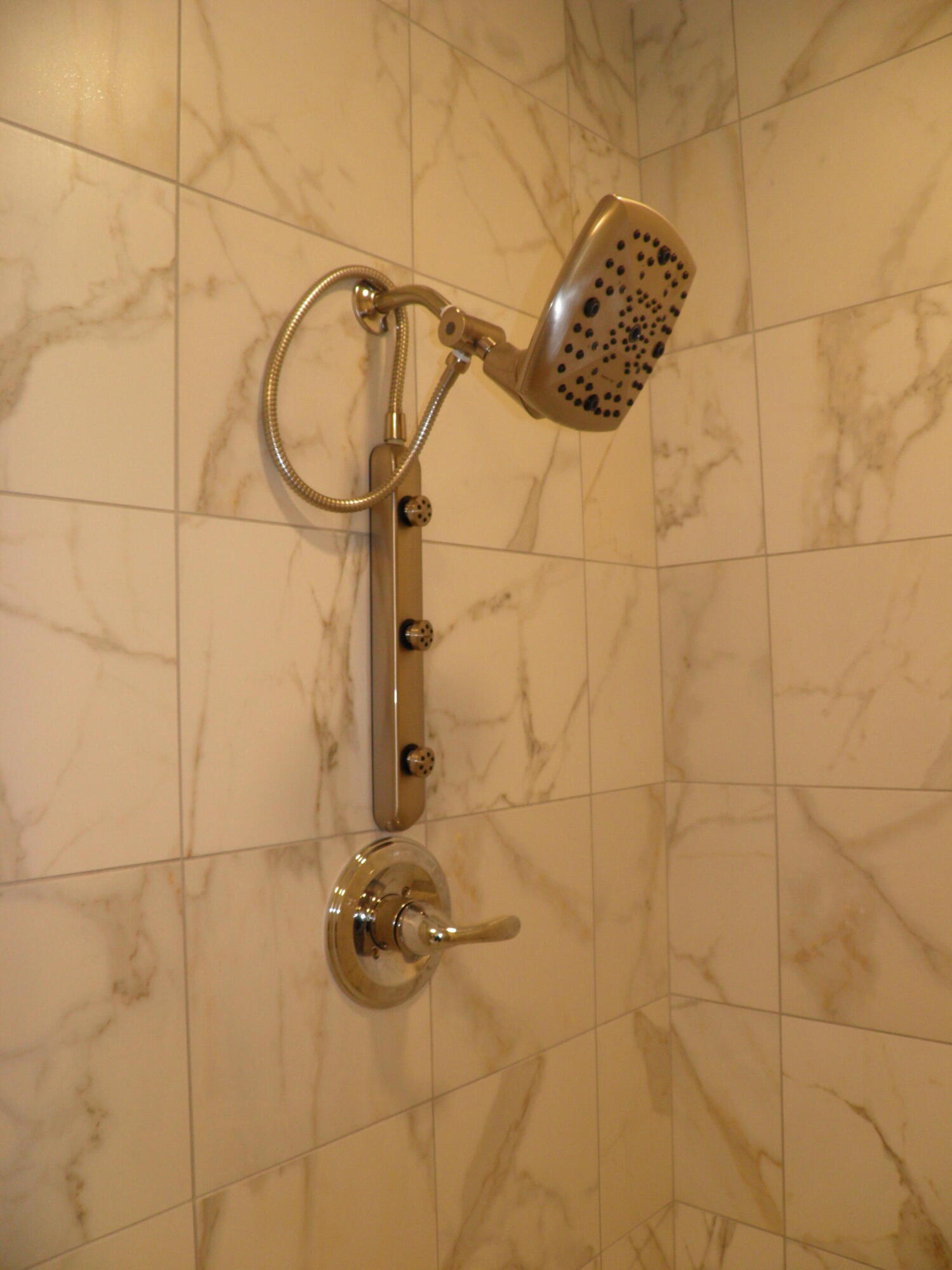 YACHT CLUB ESTATES - Residential Lease