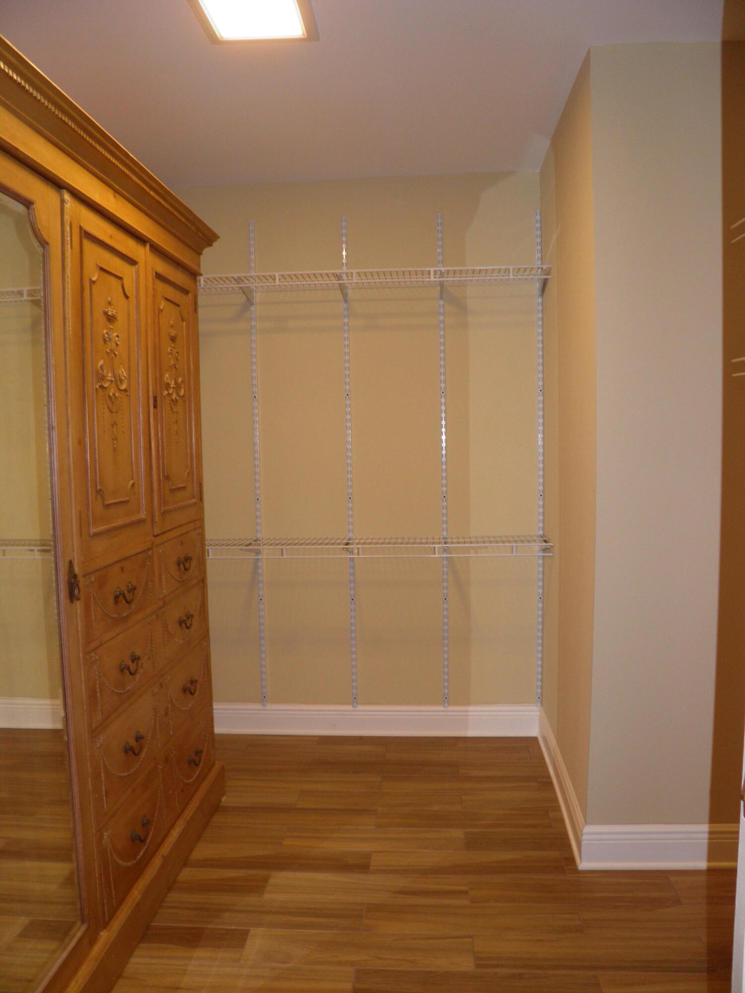 YACHT CLUB ESTATES - Residential Lease