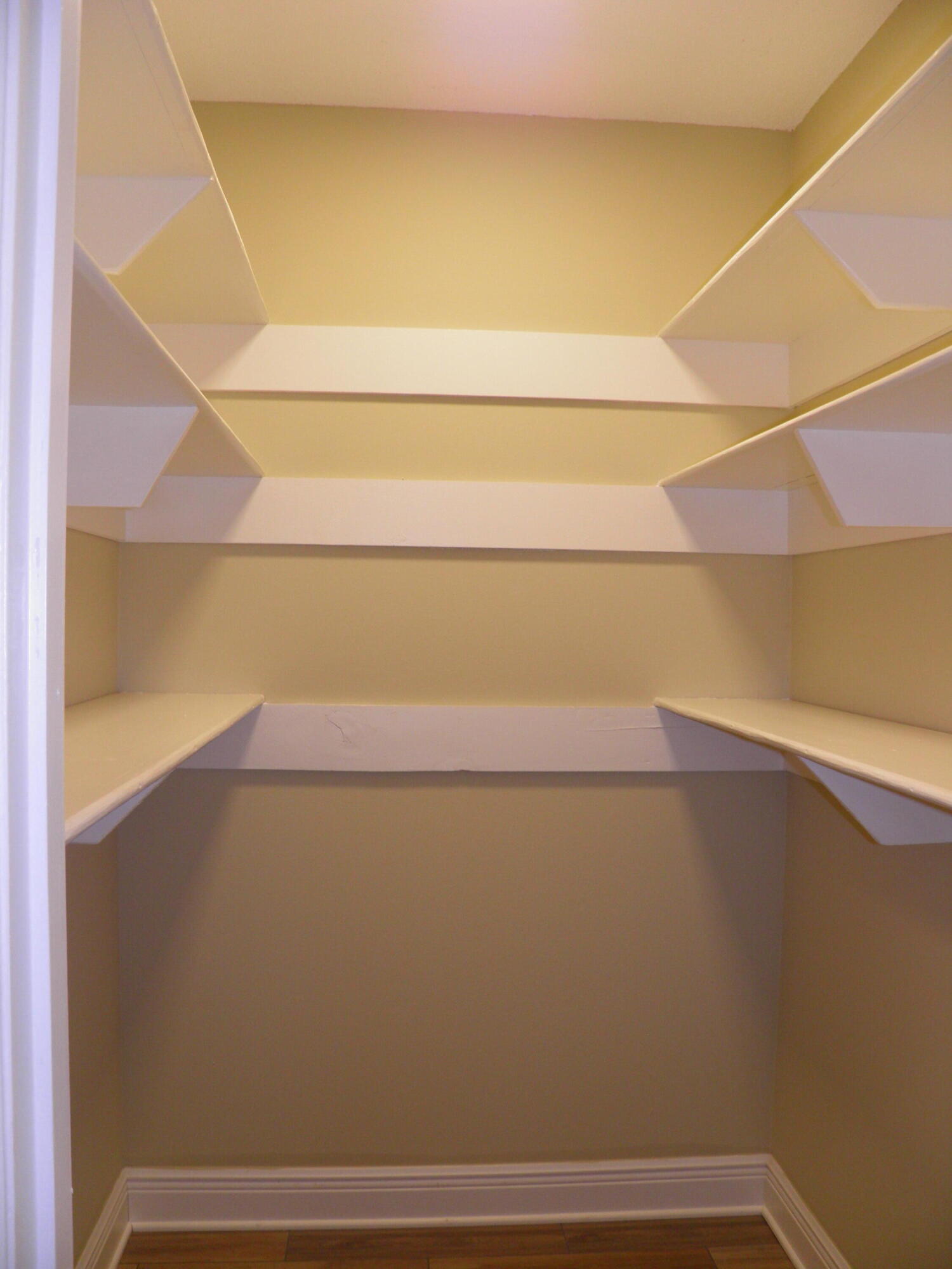 YACHT CLUB ESTATES - Residential Lease