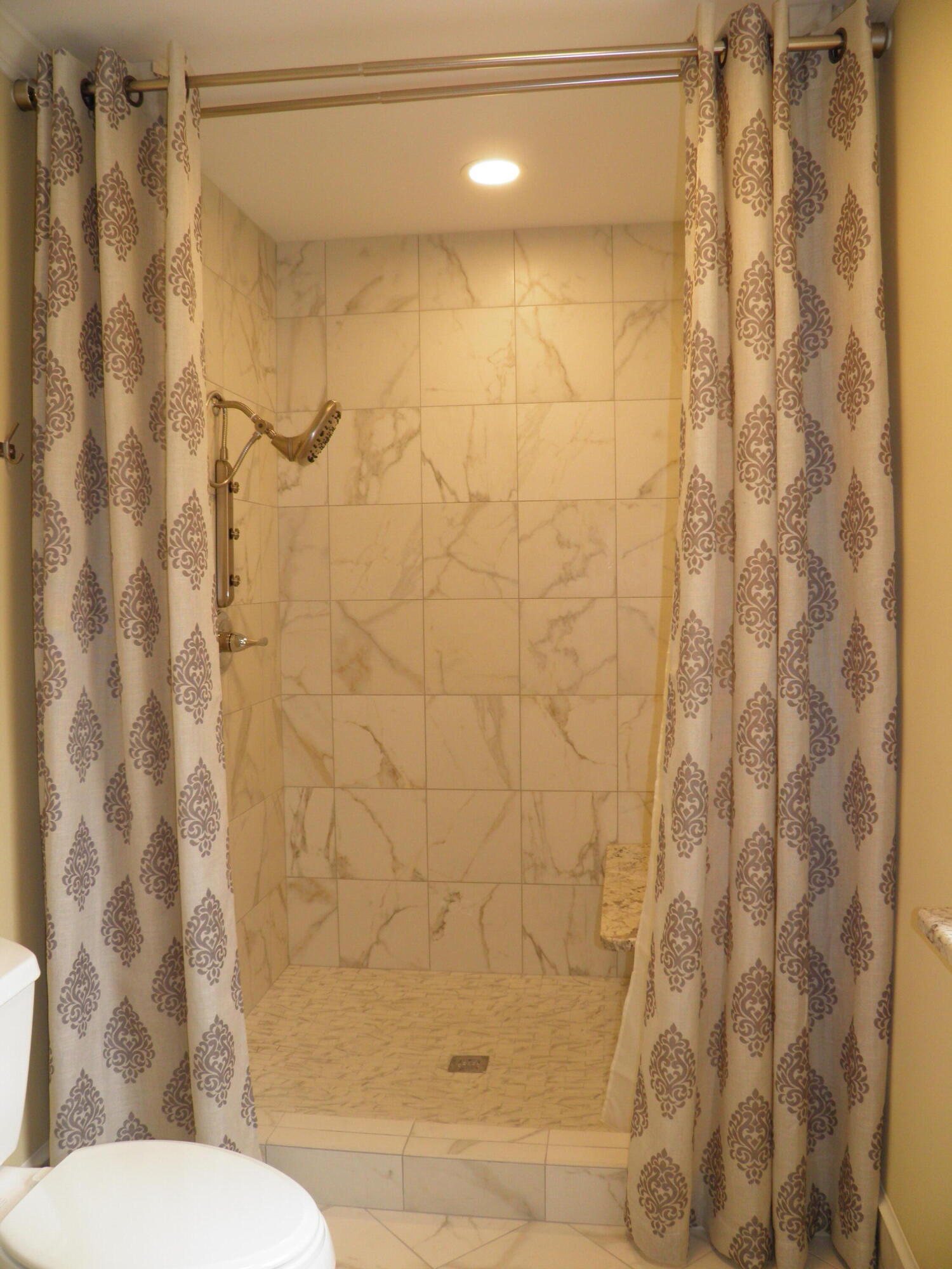 YACHT CLUB ESTATES - Residential Lease