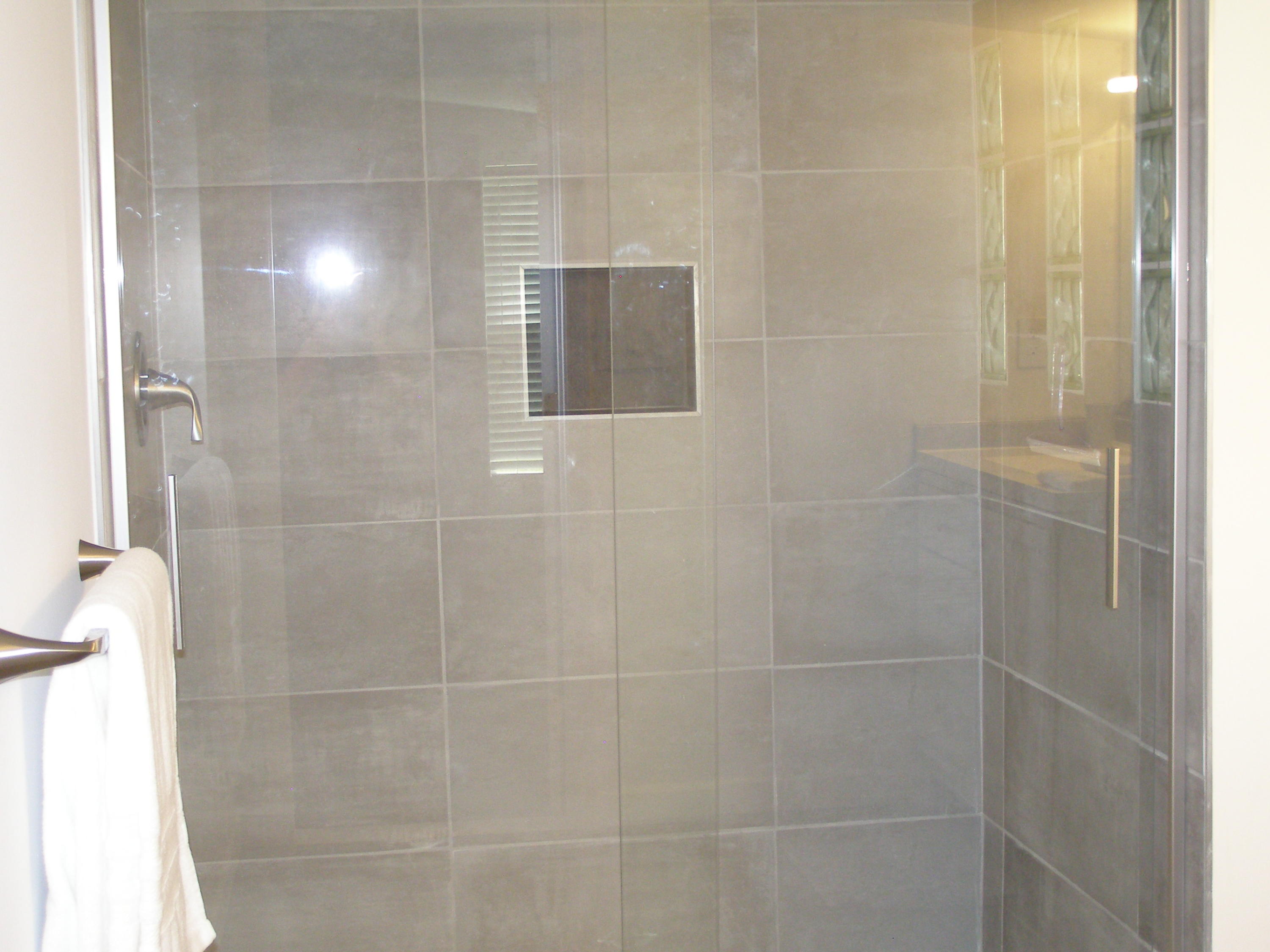 FOUR LAKES - Residential