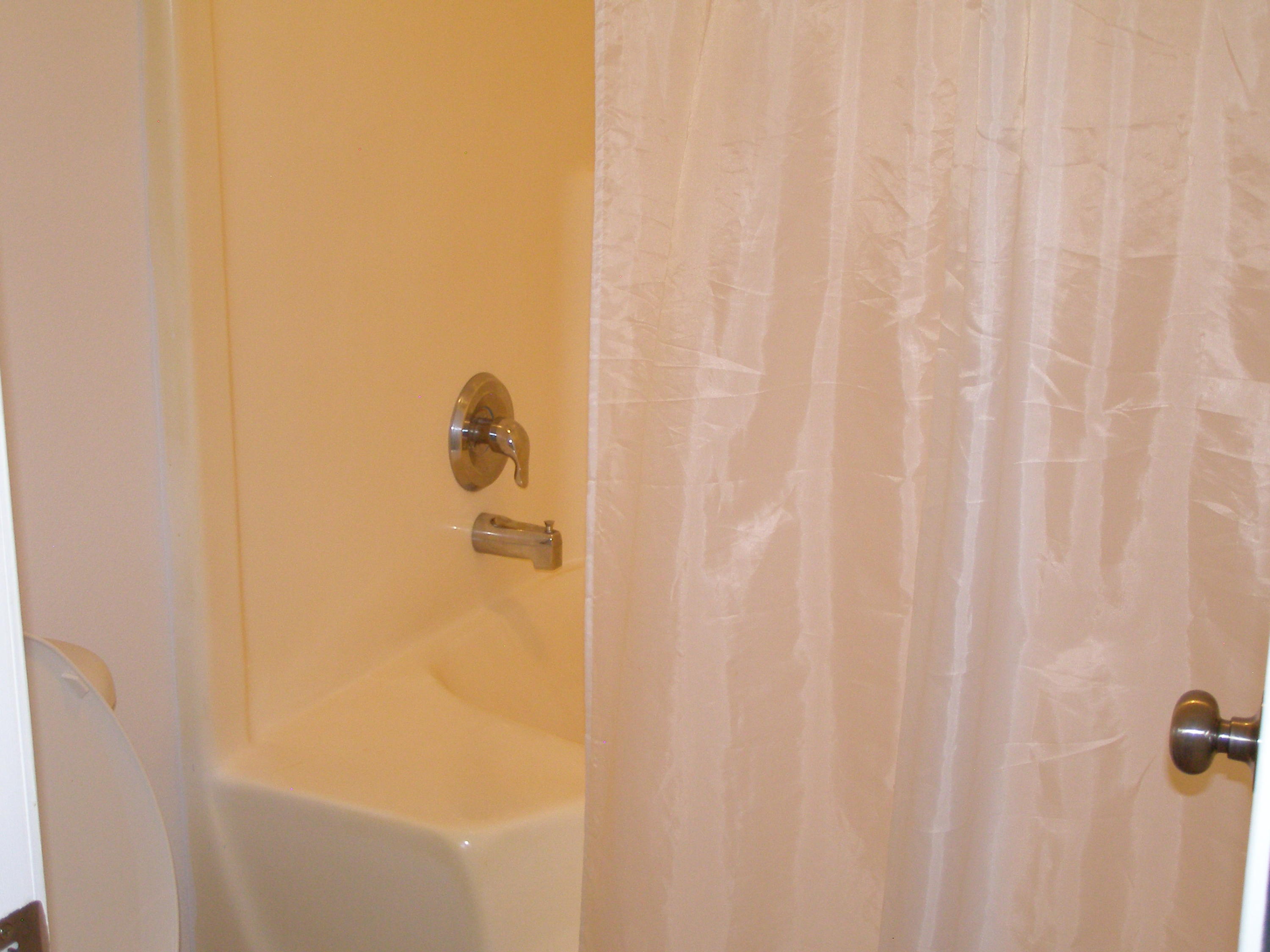 FOUR LAKES - Residential