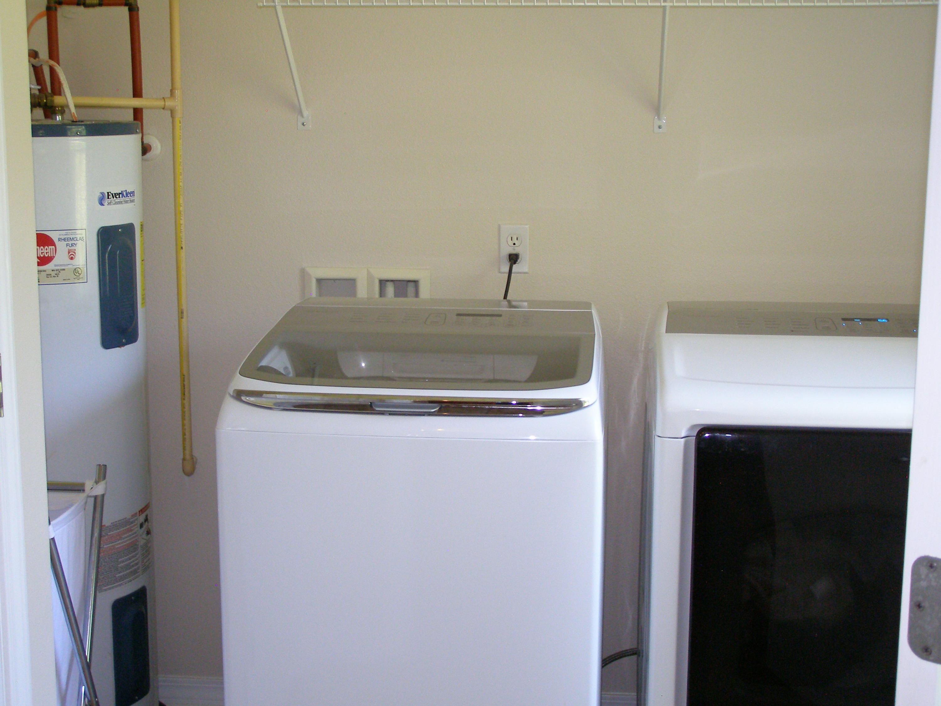 FOUR LAKES - Residential