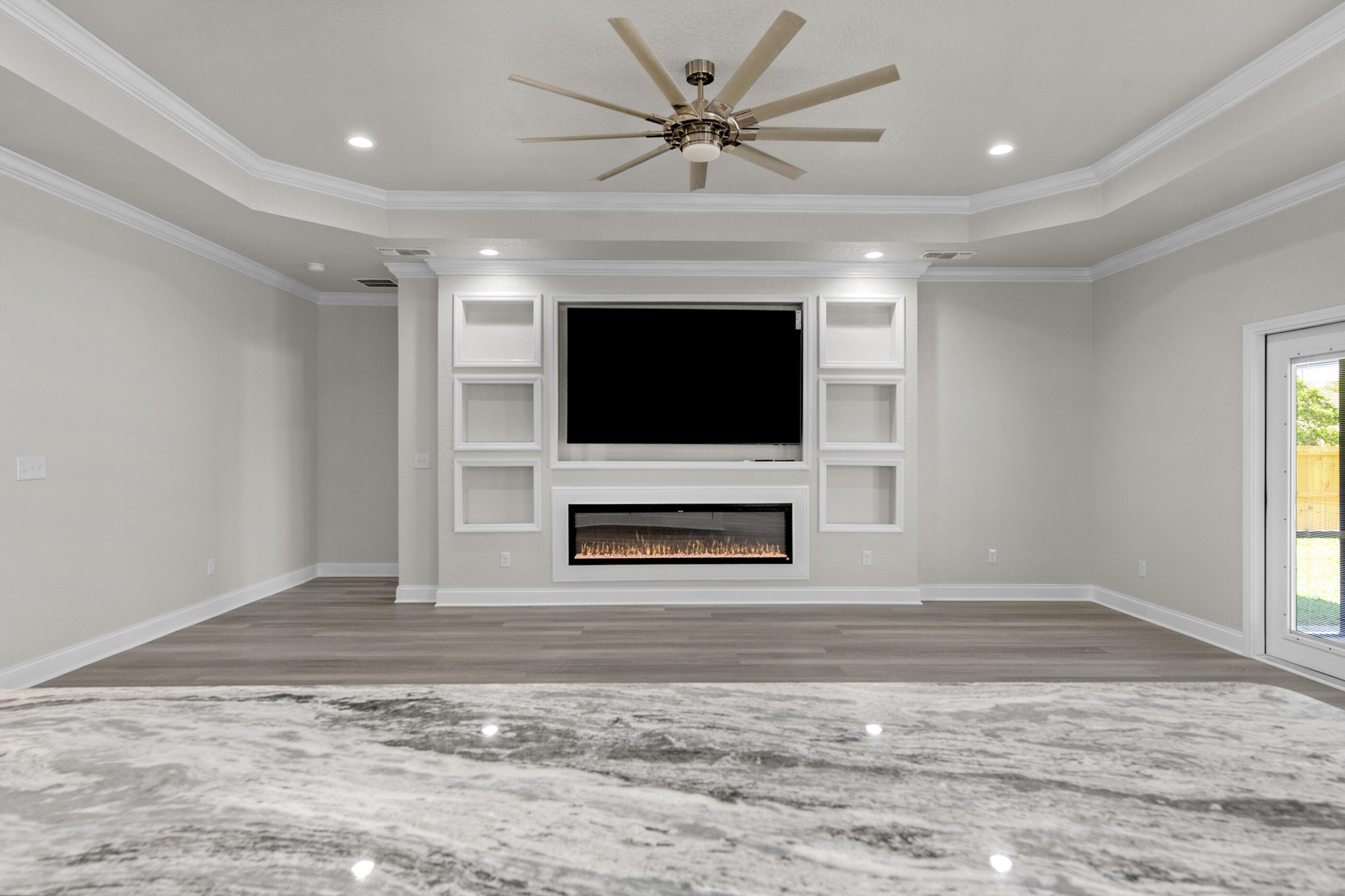 CRESCENT SHORES - Residential