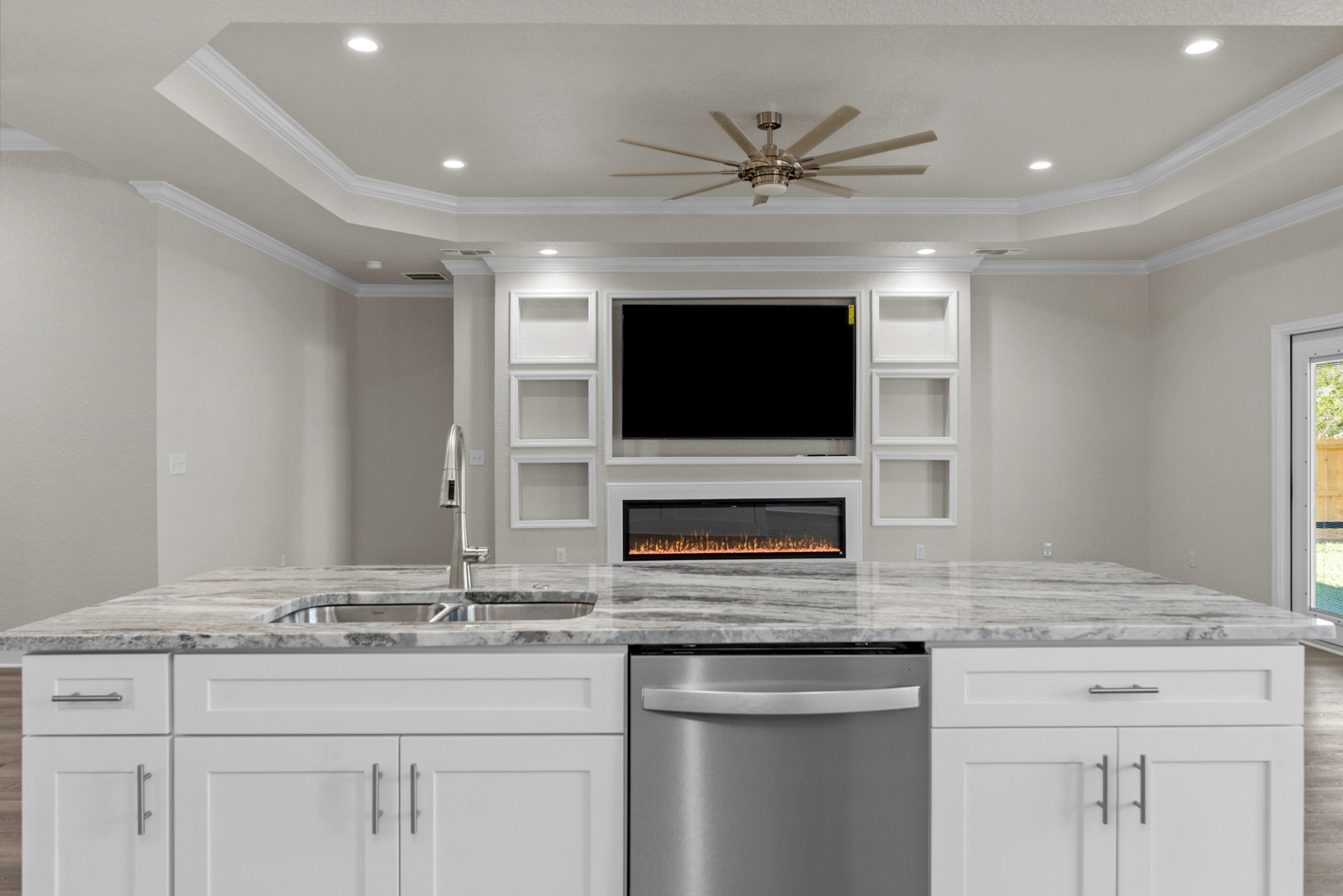CRESCENT SHORES - Residential