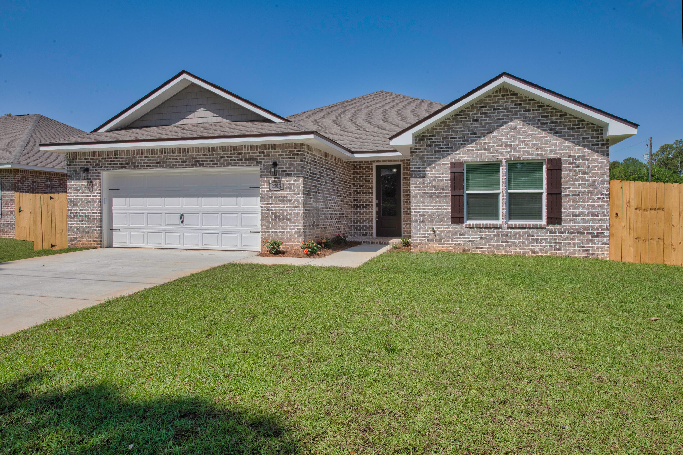 CRESCENT SHORES - Residential