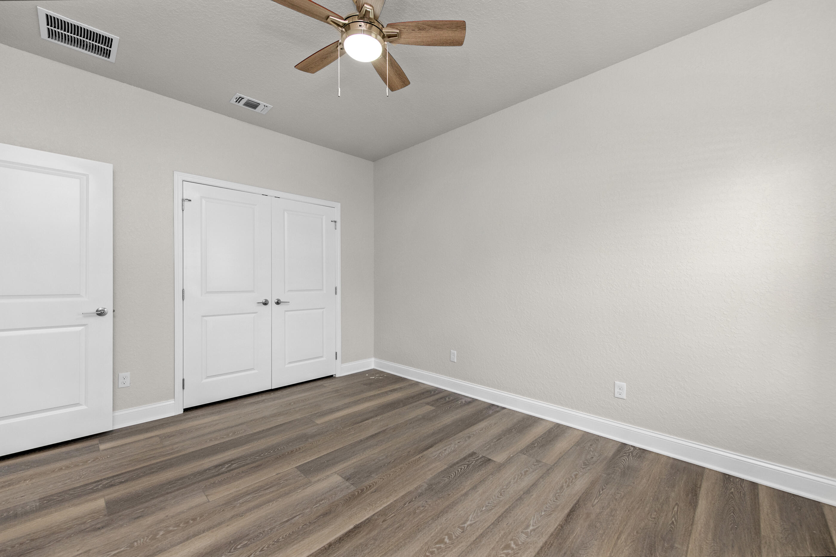 CRESCENT SHORES - Residential