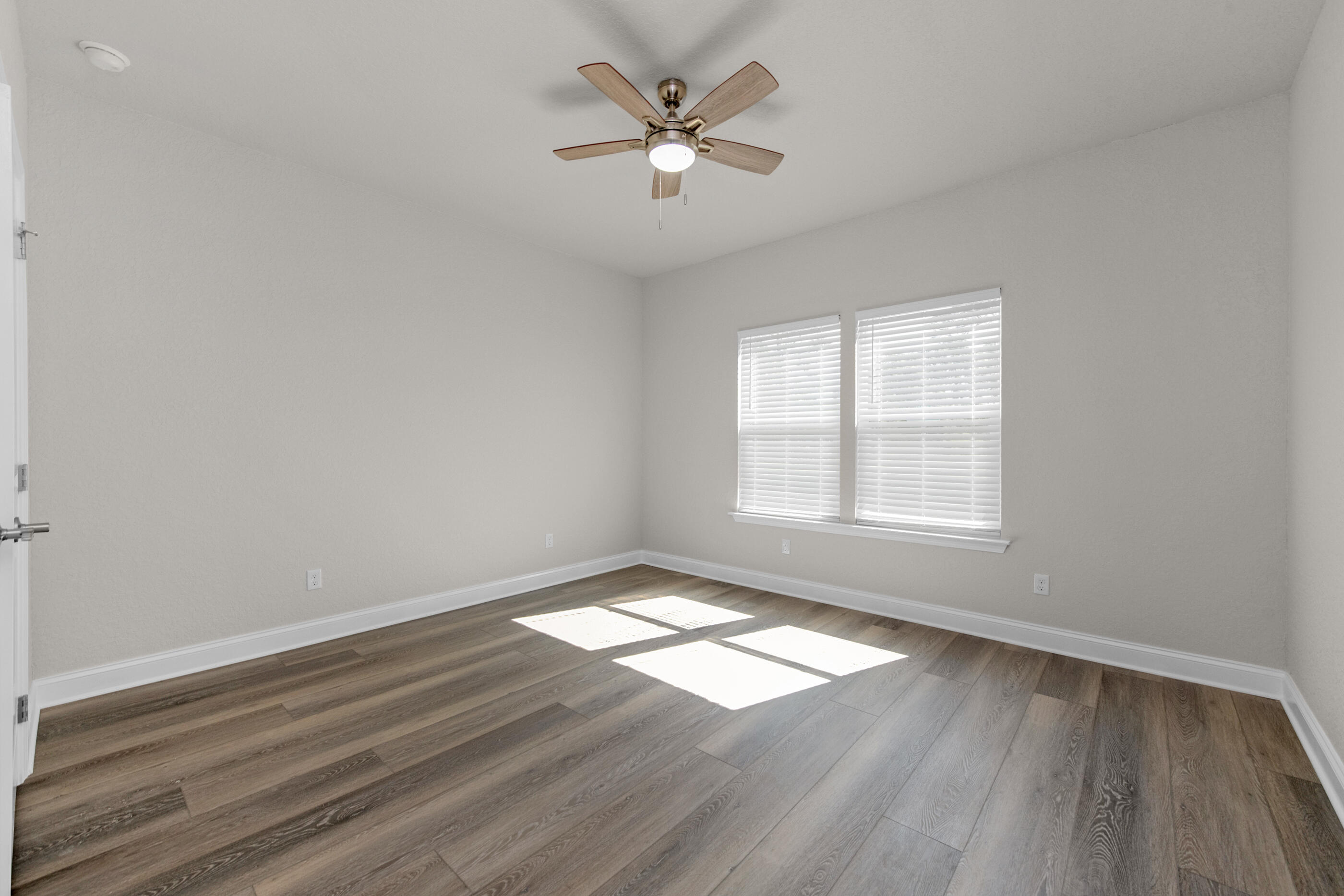 CRESCENT SHORES - Residential