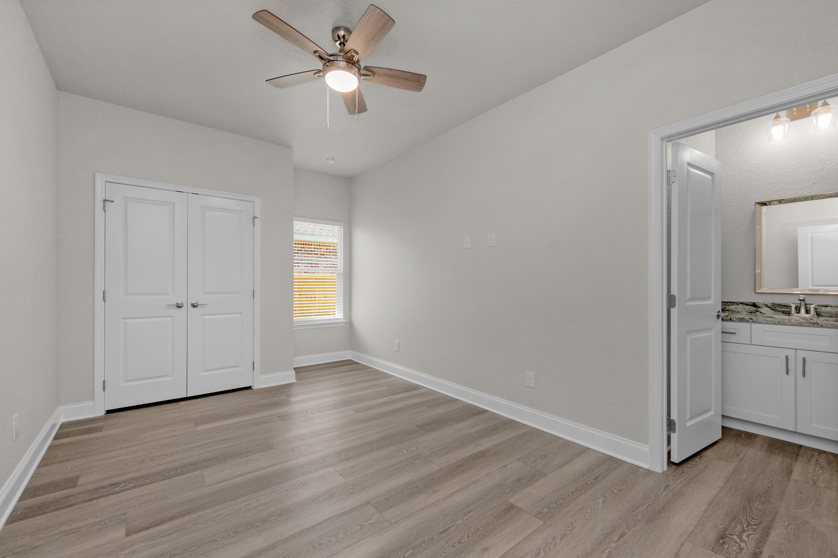 CRESCENT SHORES - Residential