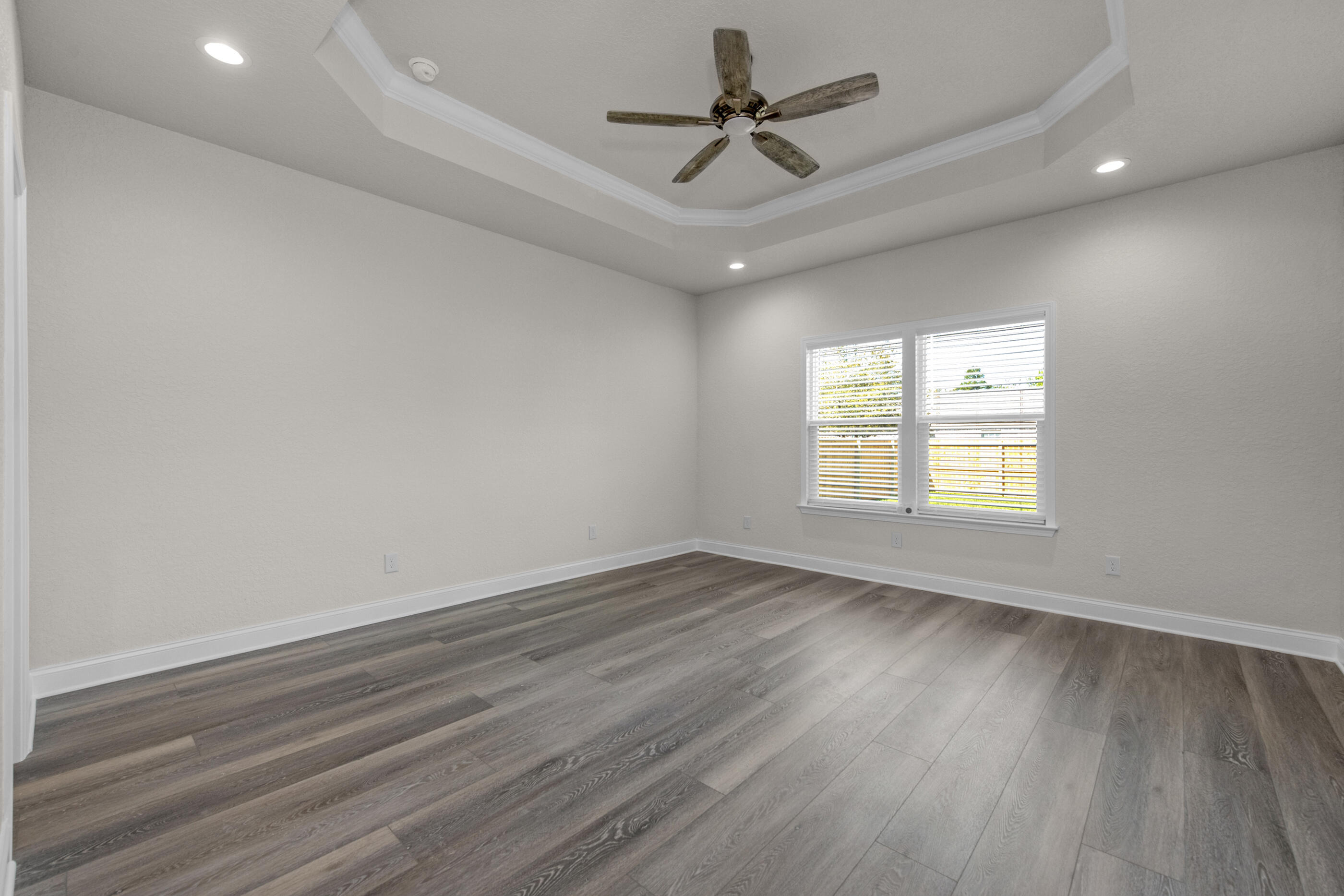 CRESCENT SHORES - Residential