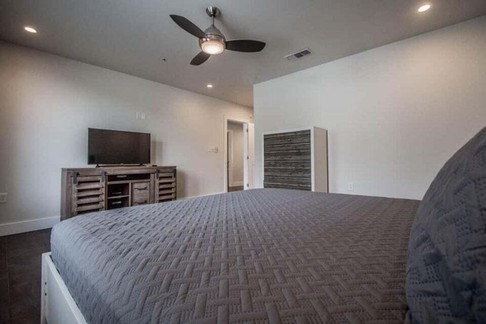 BROOKS LOFT - Residential Lease