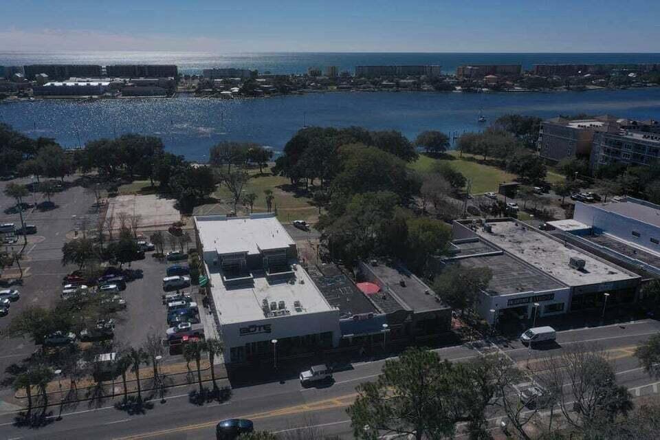 BROOKS LOFT - Residential Lease