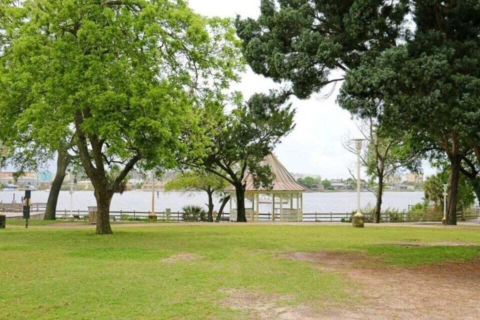 BROOKS LOFT - Residential Lease