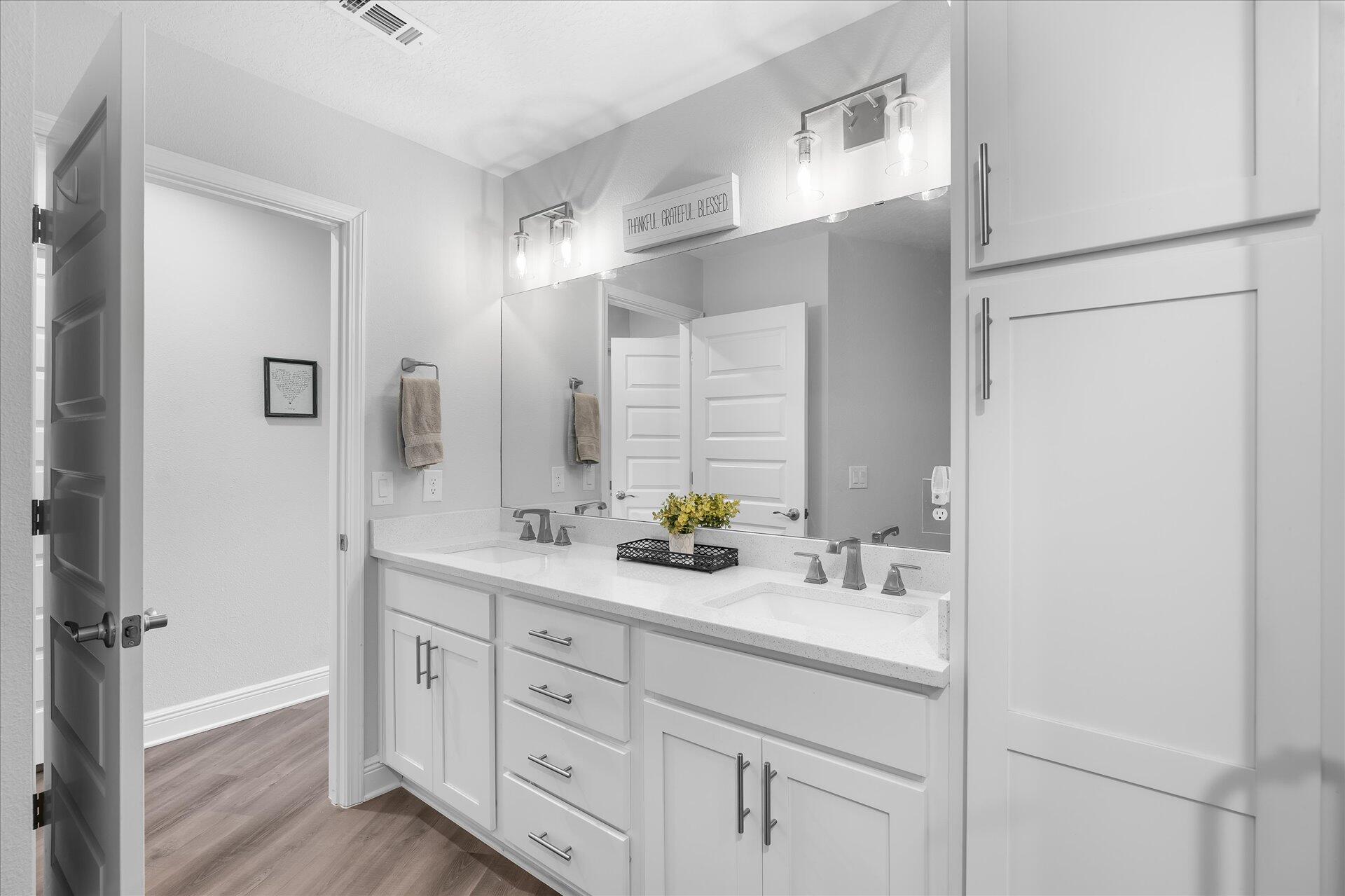 HIDDEN BAY VILLAGE - Residential