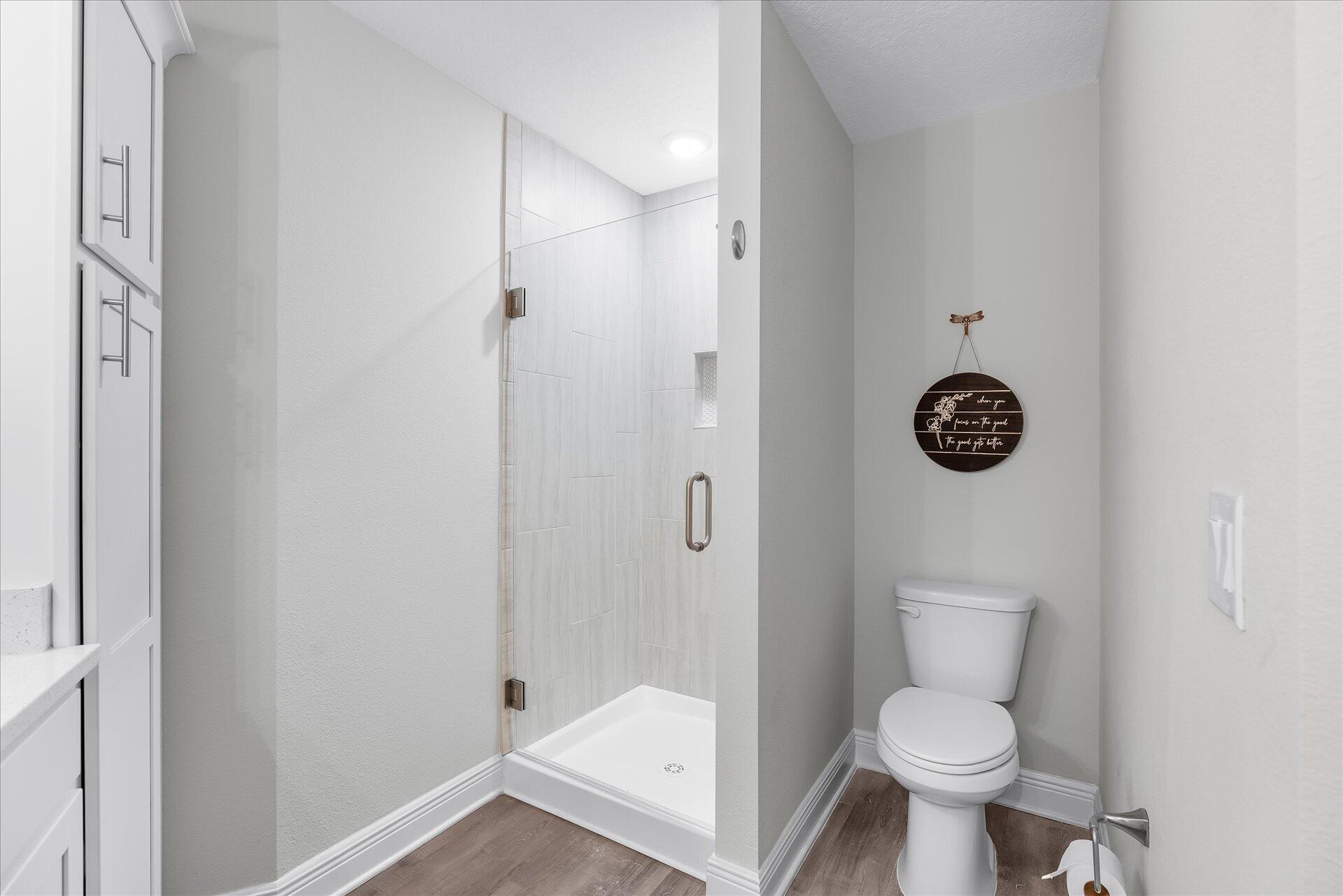 HIDDEN BAY VILLAGE - Residential