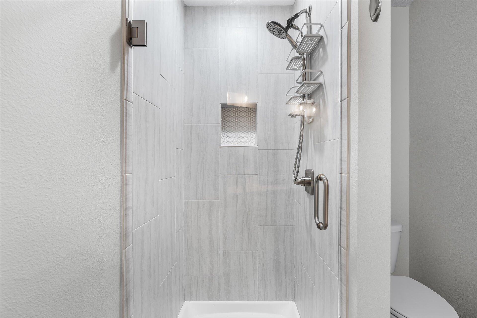 HIDDEN BAY VILLAGE - Residential