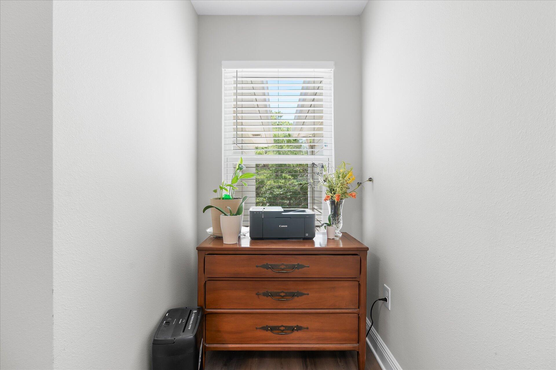 HIDDEN BAY VILLAGE - Residential