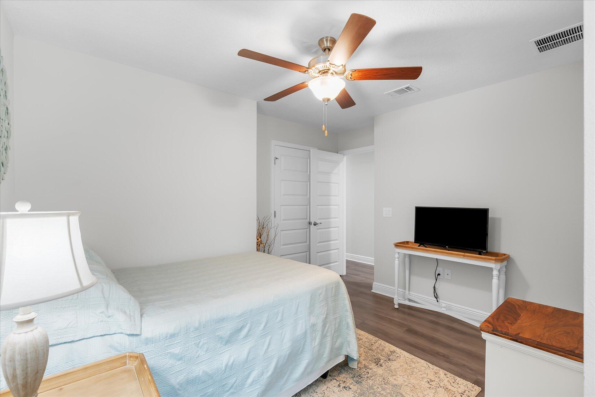 HIDDEN BAY VILLAGE - Residential