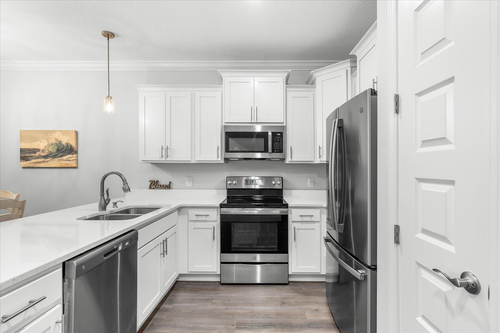 HIDDEN BAY VILLAGE - Residential