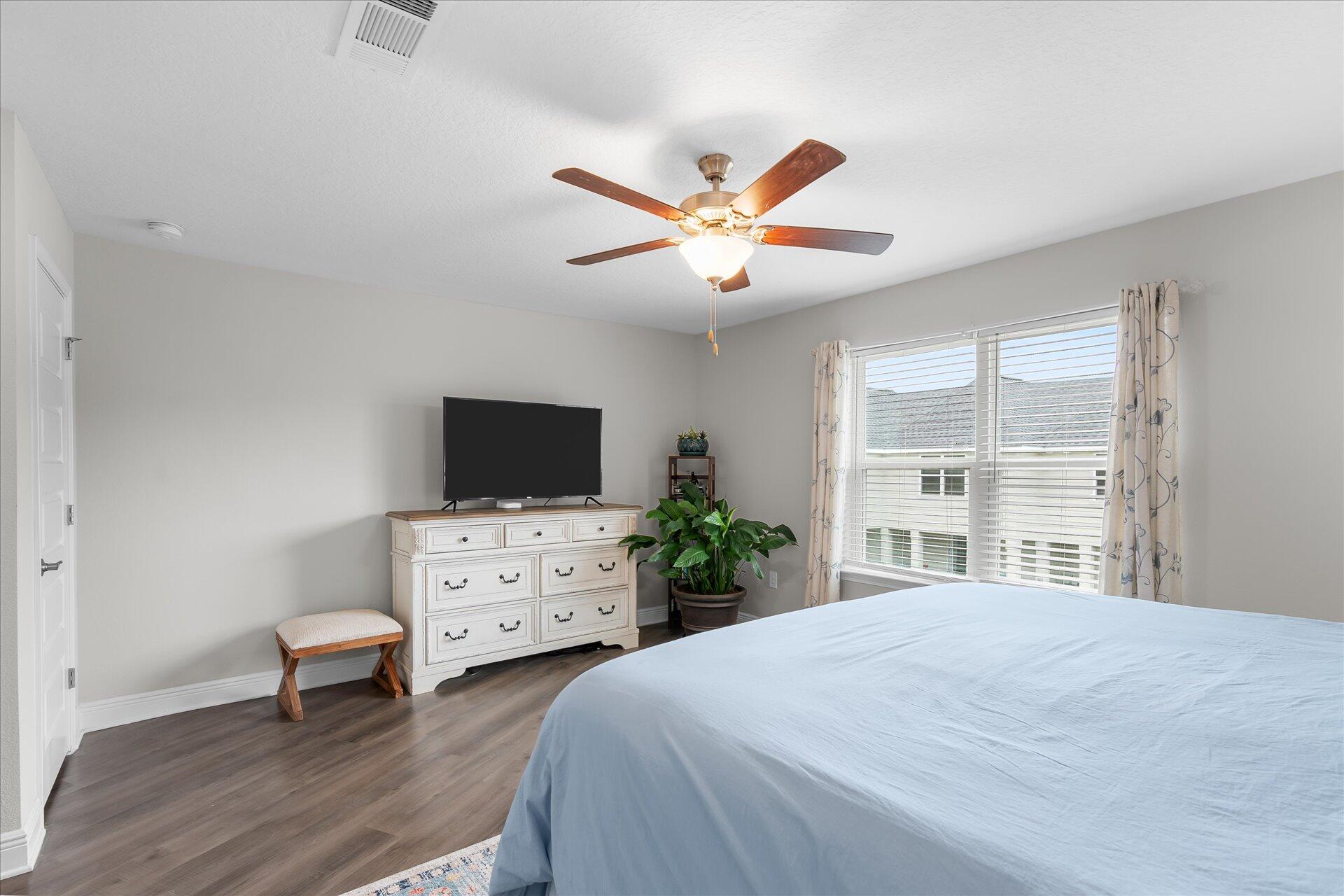 HIDDEN BAY VILLAGE - Residential