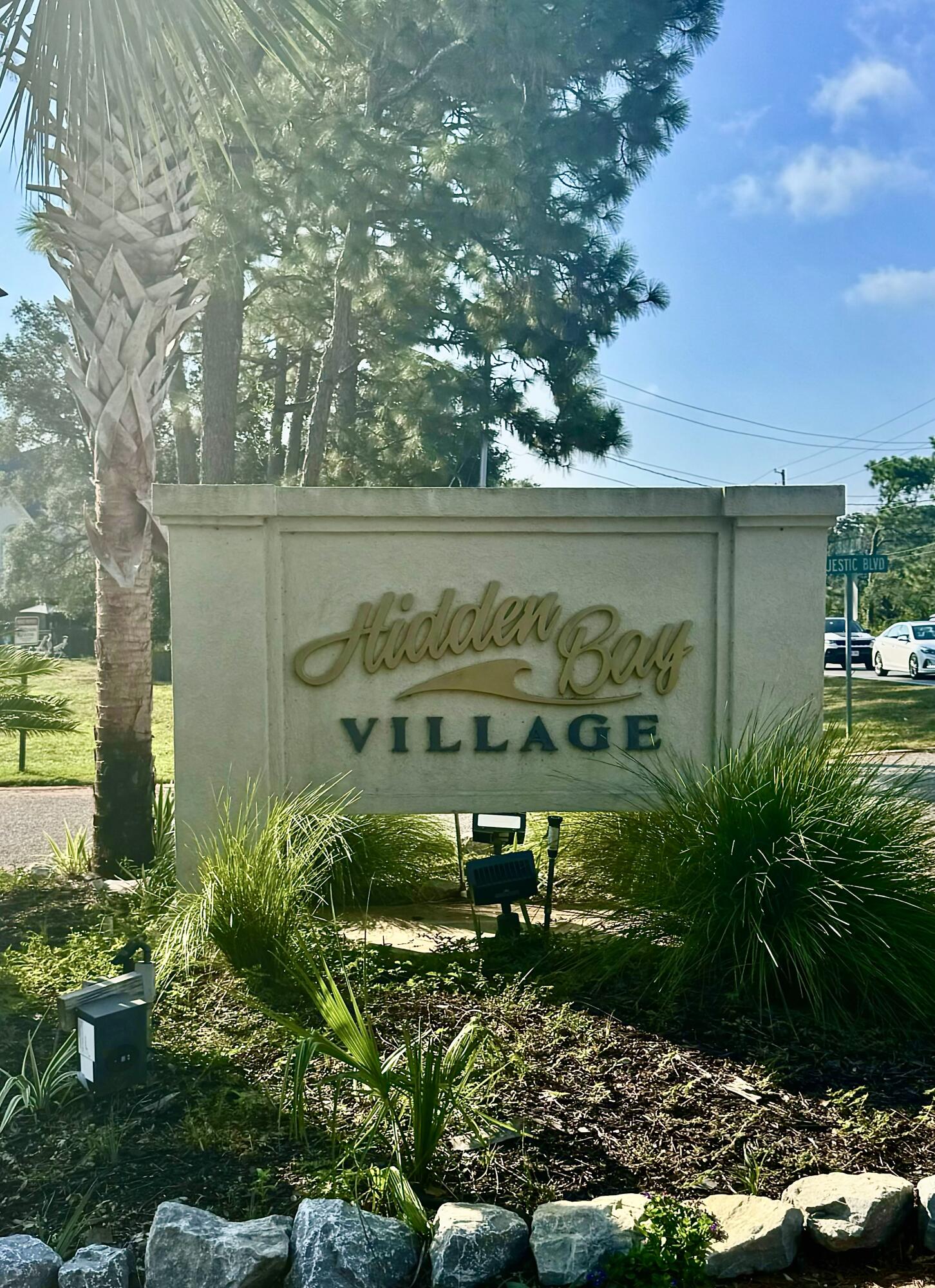 HIDDEN BAY VILLAGE - Residential