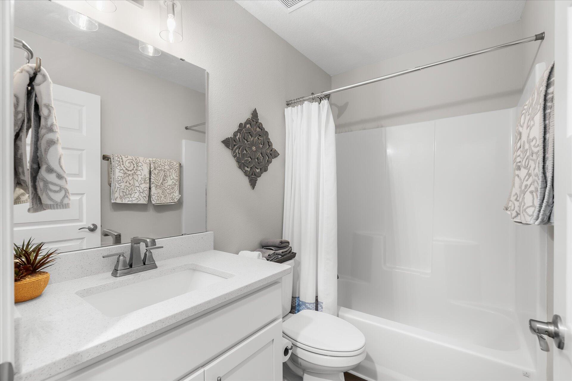 HIDDEN BAY VILLAGE - Residential