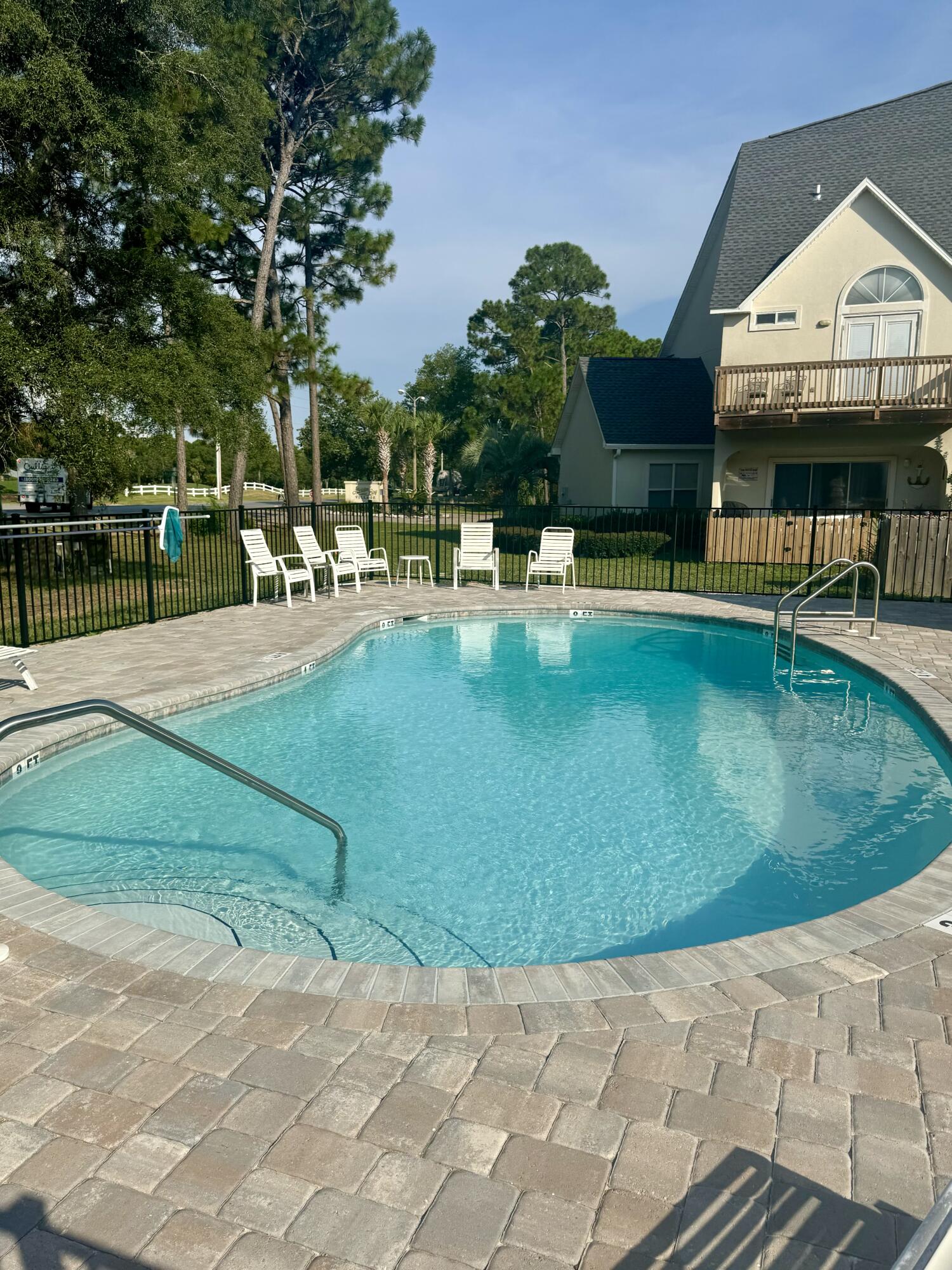 HIDDEN BAY VILLAGE - Residential