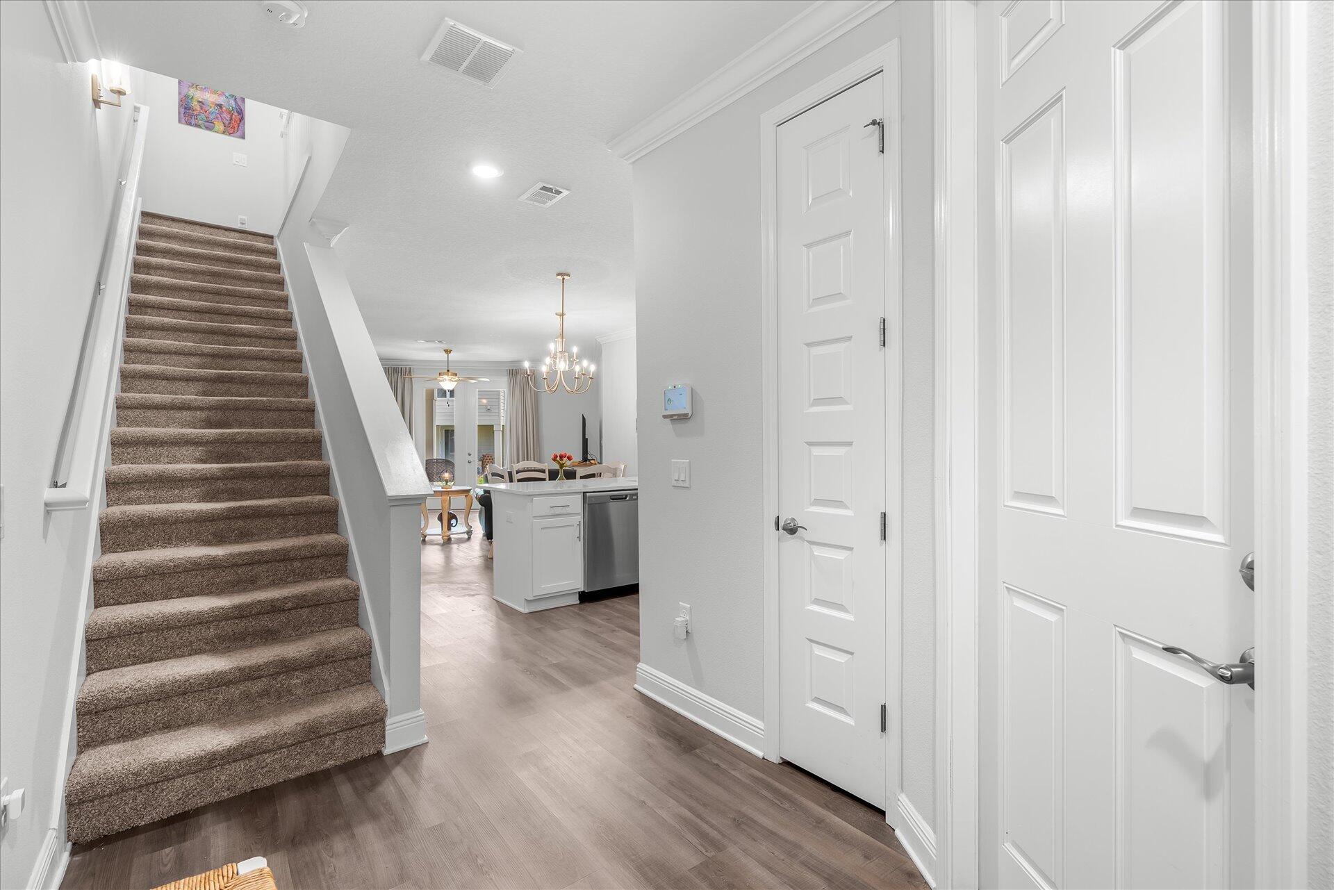 HIDDEN BAY VILLAGE - Residential