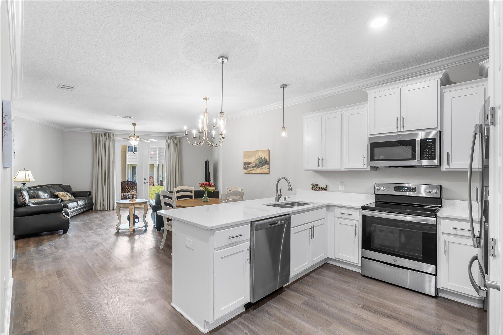 HIDDEN BAY VILLAGE - Residential