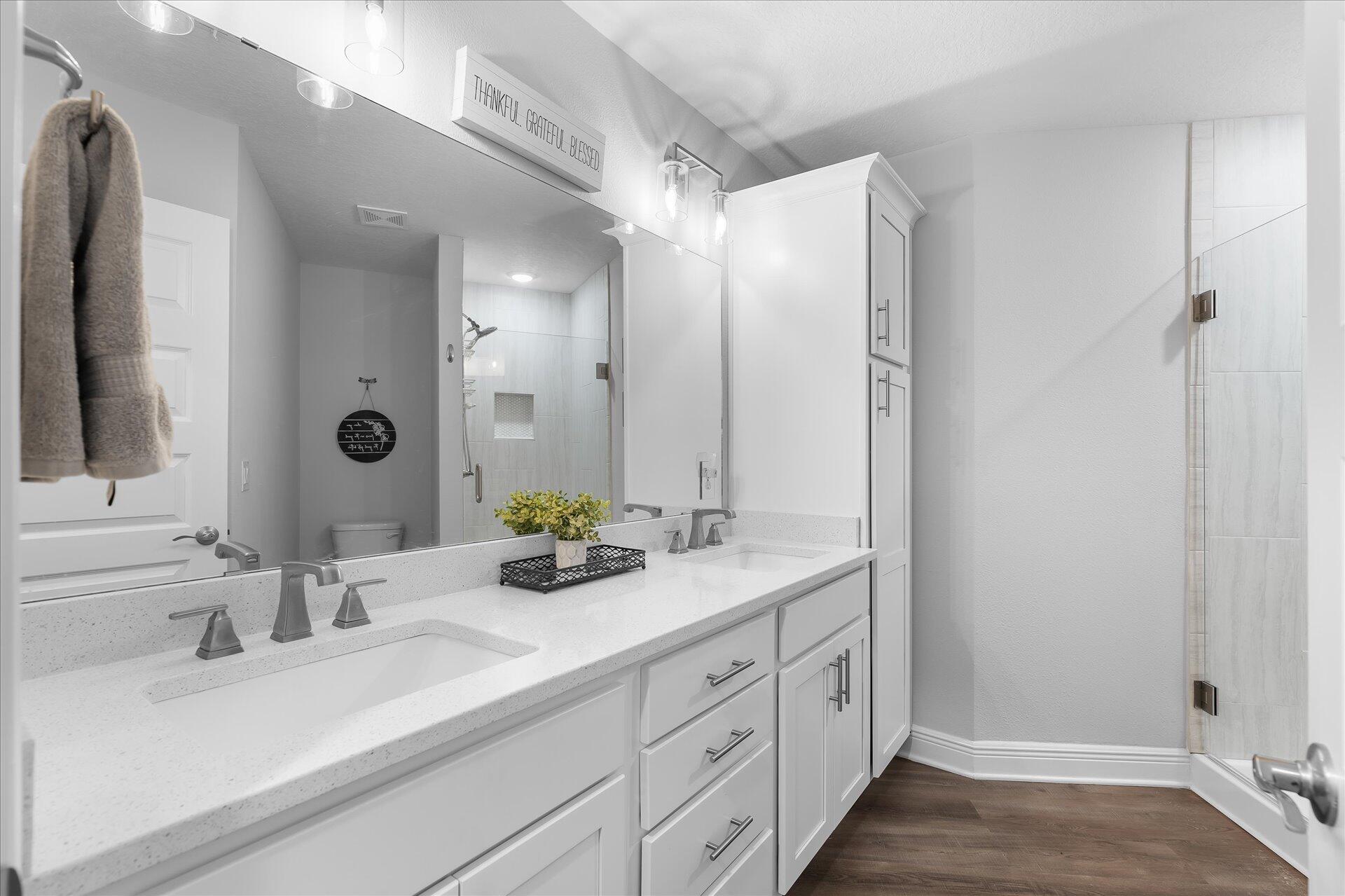 HIDDEN BAY VILLAGE - Residential