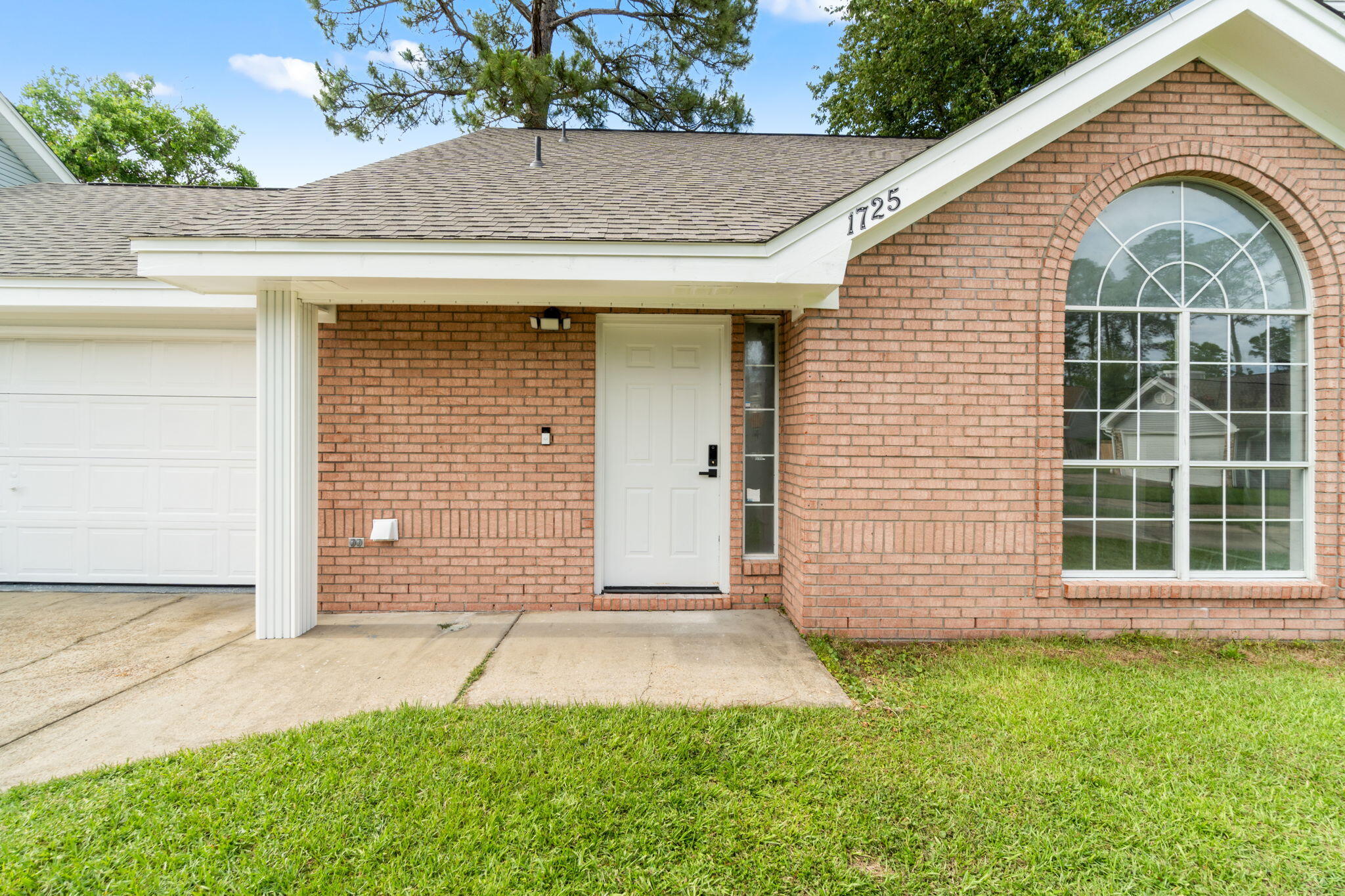 1725 Colonial Court