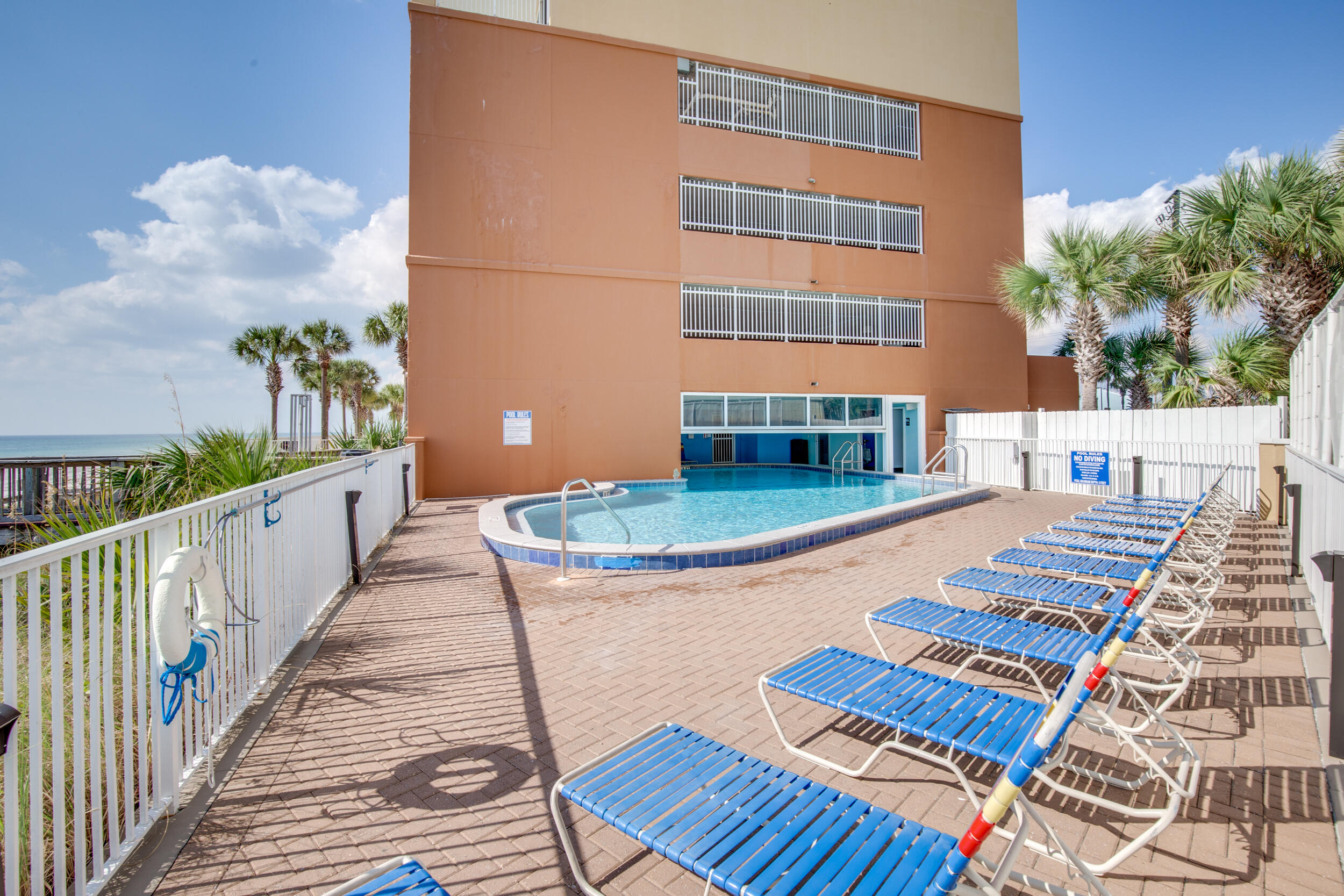 TROPIC WINDS - Residential