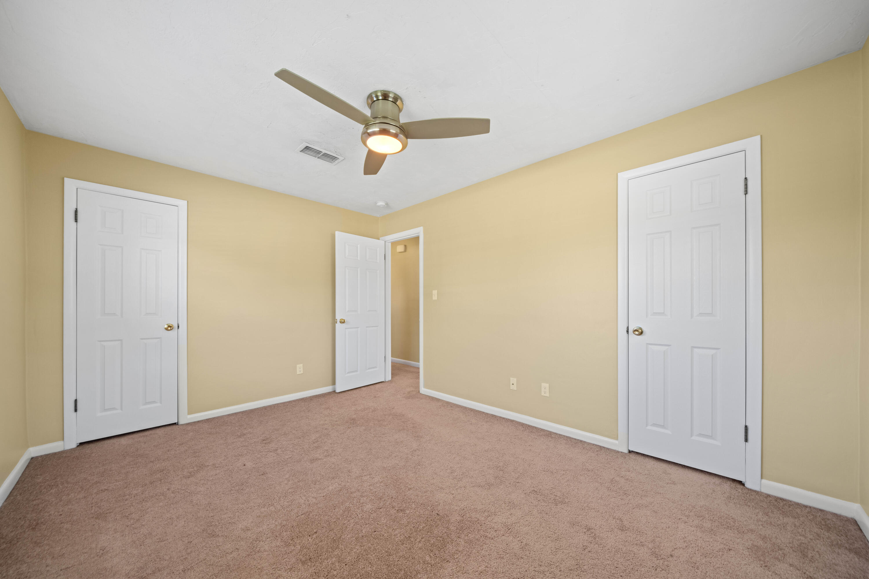 OAK TREE PARK - Residential