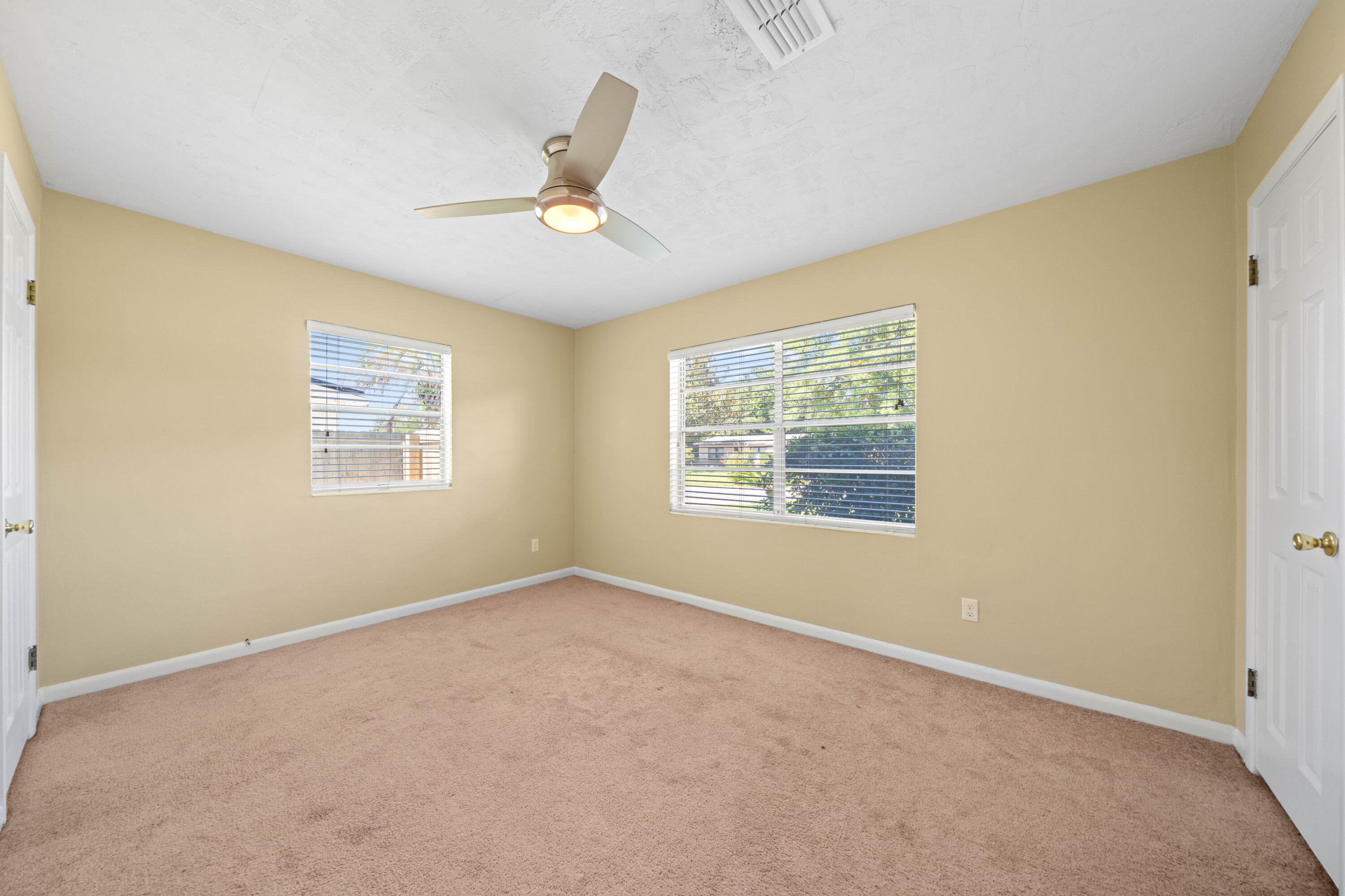 OAK TREE PARK - Residential