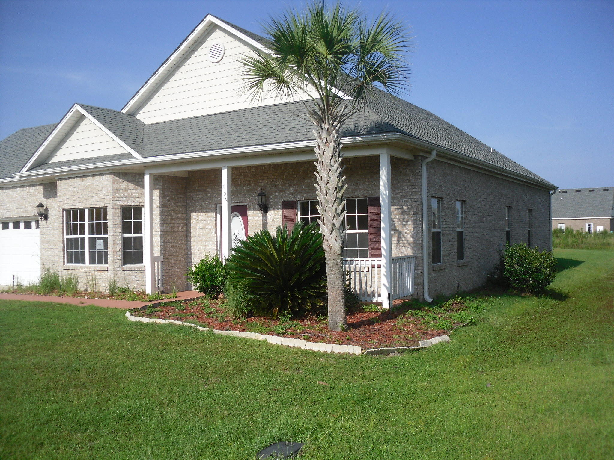 YOU MUST SEE THIS BEAUTIFUL HOME IN THE BRANDON OAKS NEIGHBORHOOD OF FREEPORT. HOME HAS NEW PAINT, CARPET, NEW APPLIANCES AND IS READY TO MAKE INTO YOUR NEW HOME. 3 BEDROOM 2 BATH AND NICE 2 CAR GARAGE IN QUIET AREA PERFECT FOR RAISING A FAMILY OR ENJOYING RETIREMENT. ONLY 15 MINUTES TO THE BEACH, LESS THAN 5 MINUTES TO THE BAY AND PUBLIC BOAT LAUNCHES. CALL TODAY FOR YOUR VIEWING APPOINTMENT BEFORE THIS IS GONE. HOME IS BEING SOLD AS IS.