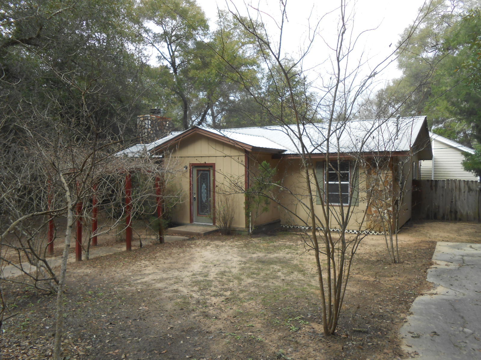 This 3 bedroom 2 bathroom home needs a new family. Home offers large privacy fenced back yard, updated master bathroom, fireplace in the living room for these chilly nights. Call to schedule your showing today.