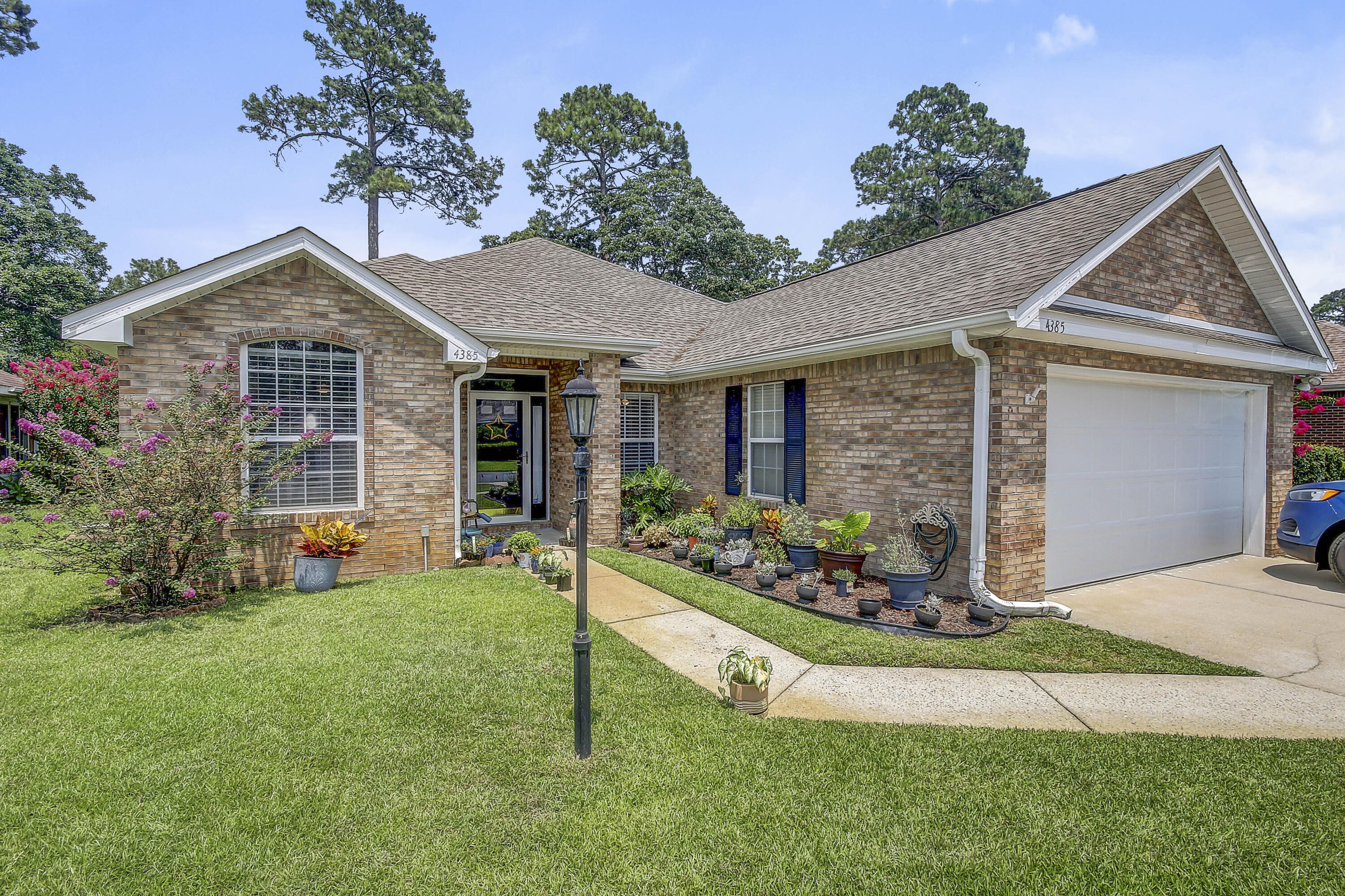 Lovely home backing up to the golf course! All new SS appliances in kitchen. Freshly painted breakfast room. Doors leading to sunroom replaced with French doors with built-in blinds. New ceiling fans and blinds throughout home. New shades in sunroom. New storm door on front entry. All new hardware and faucet in kitchen. And, there is a termite bond with Bryan Pest Services! This place is move-in ready!!