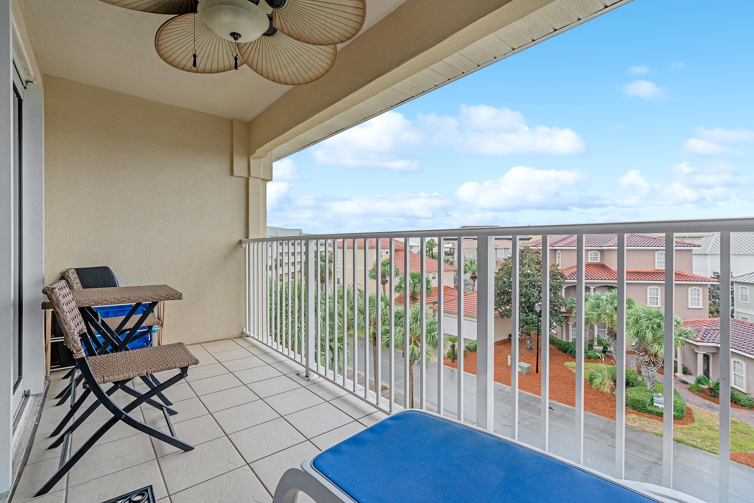 MARAVILLA CONDO 2 - Residential