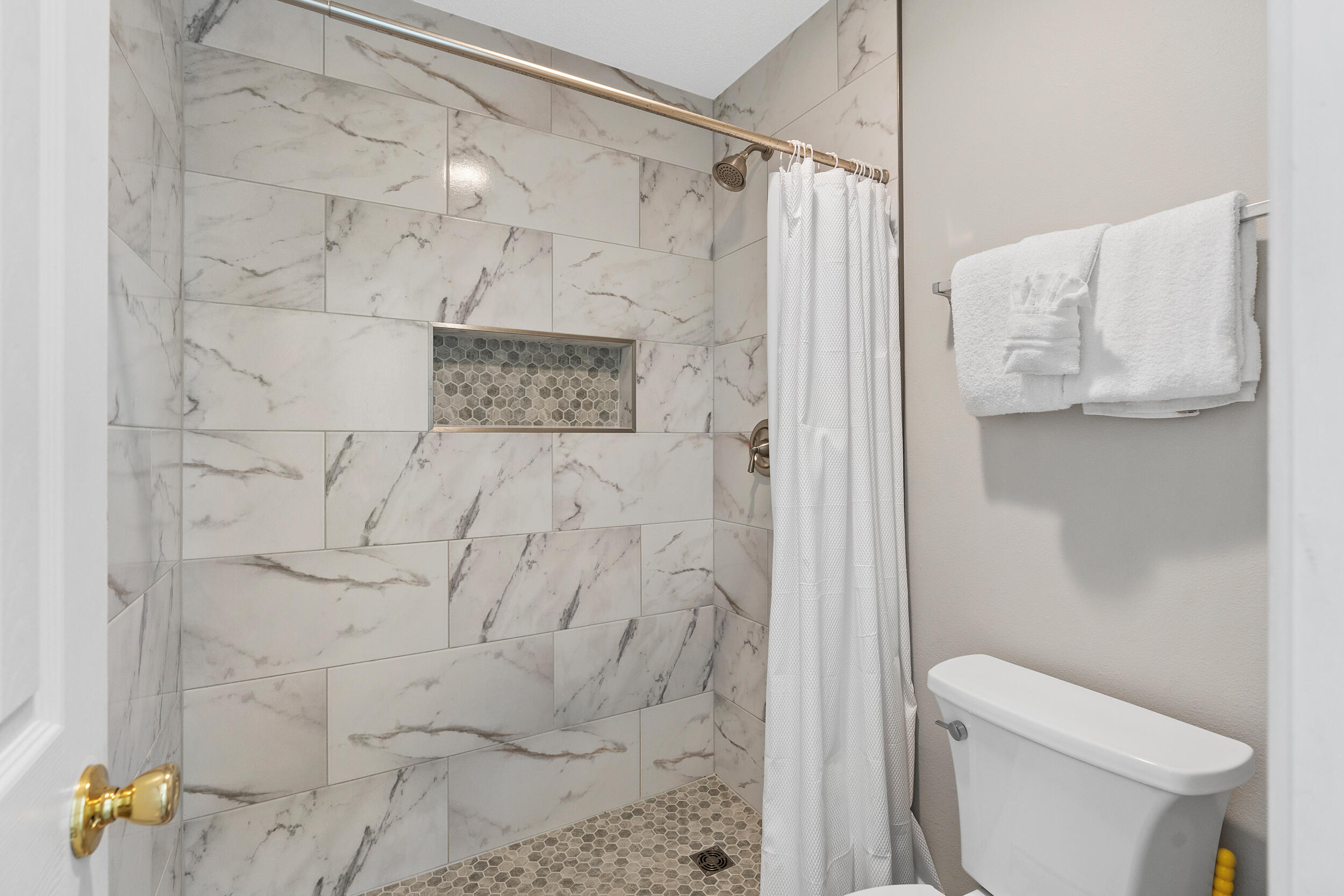 MARAVILLA CONDO 2 - Residential