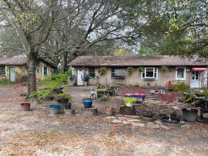 INVESTMENT, INVESTMENT UNIQUE OPPORTUNITY TO OWN 3 SIDE BY SIDE DUPLEXES. 6 UNITS 72,74,76, WOLVERINE.