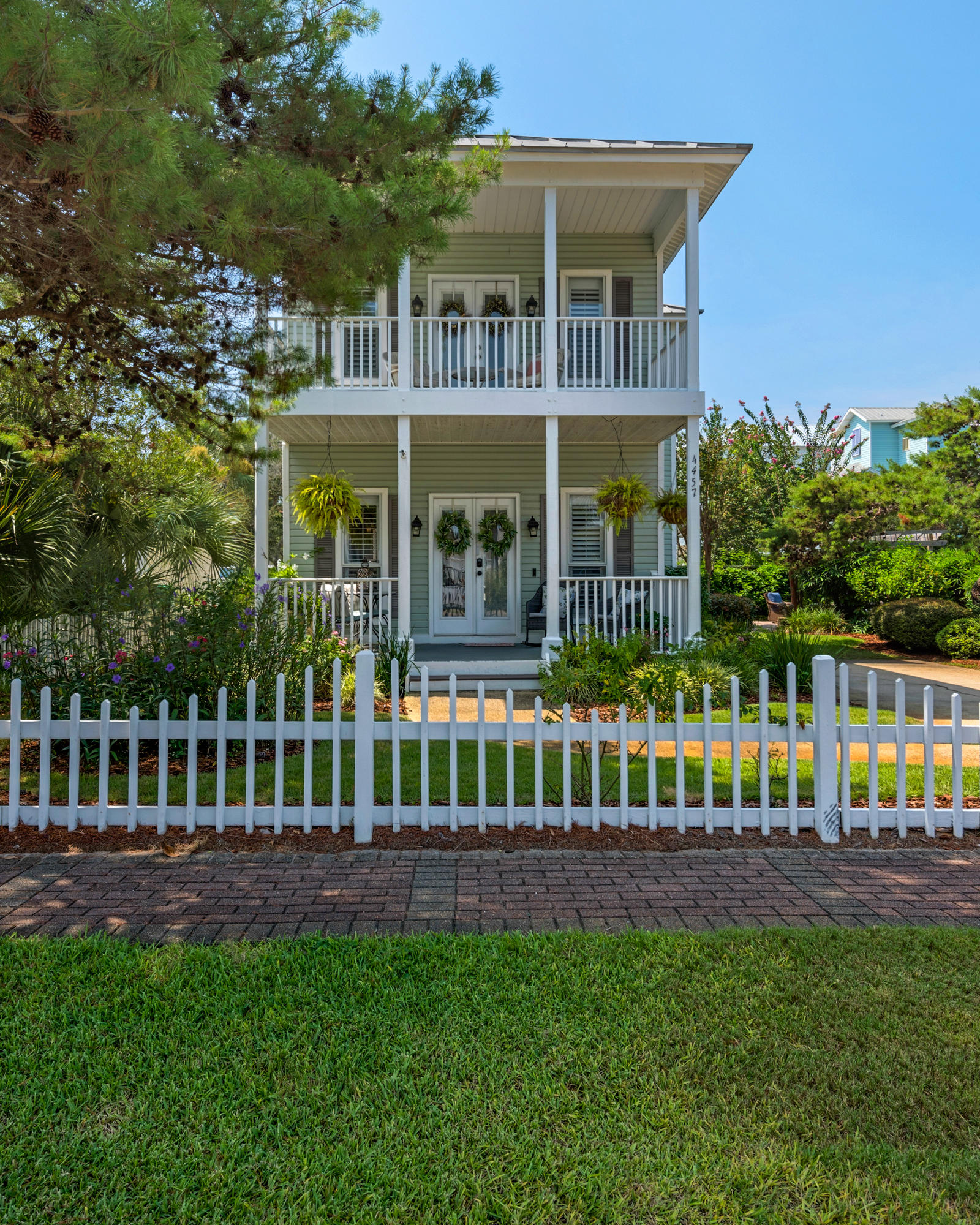 CRYSTAL SHORES - Residential