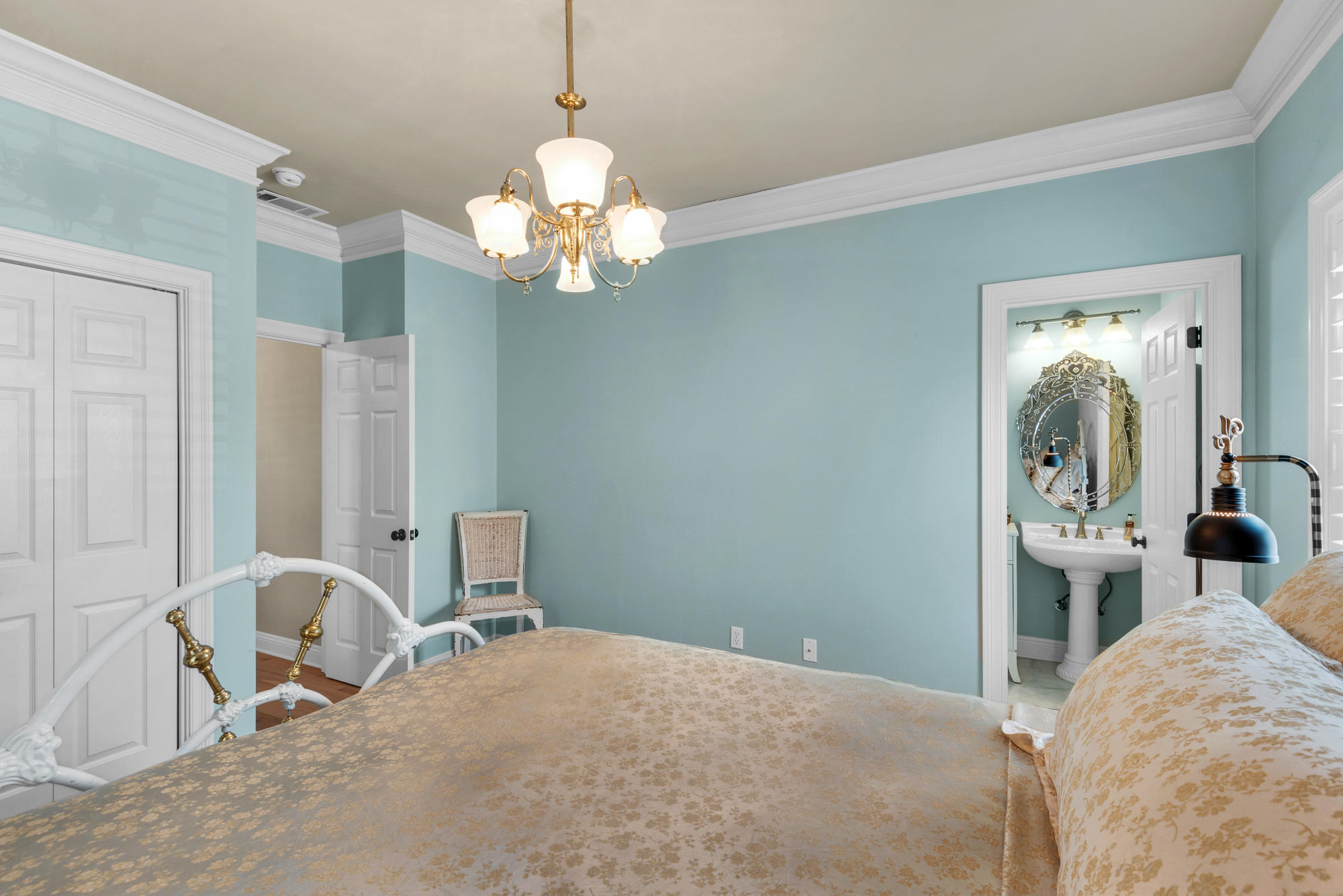 CRYSTAL SHORES - Residential